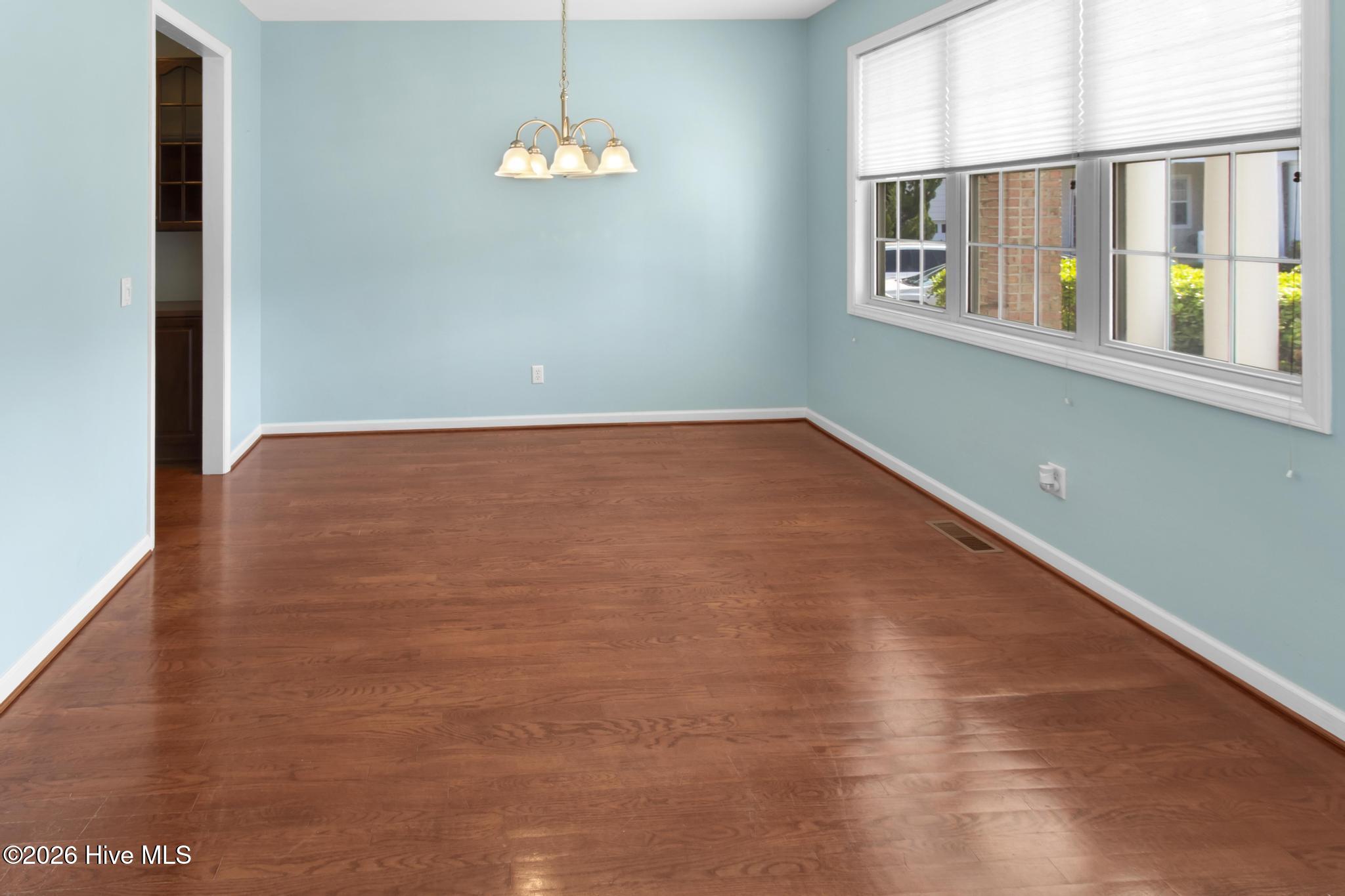 100569347 | Photo 10