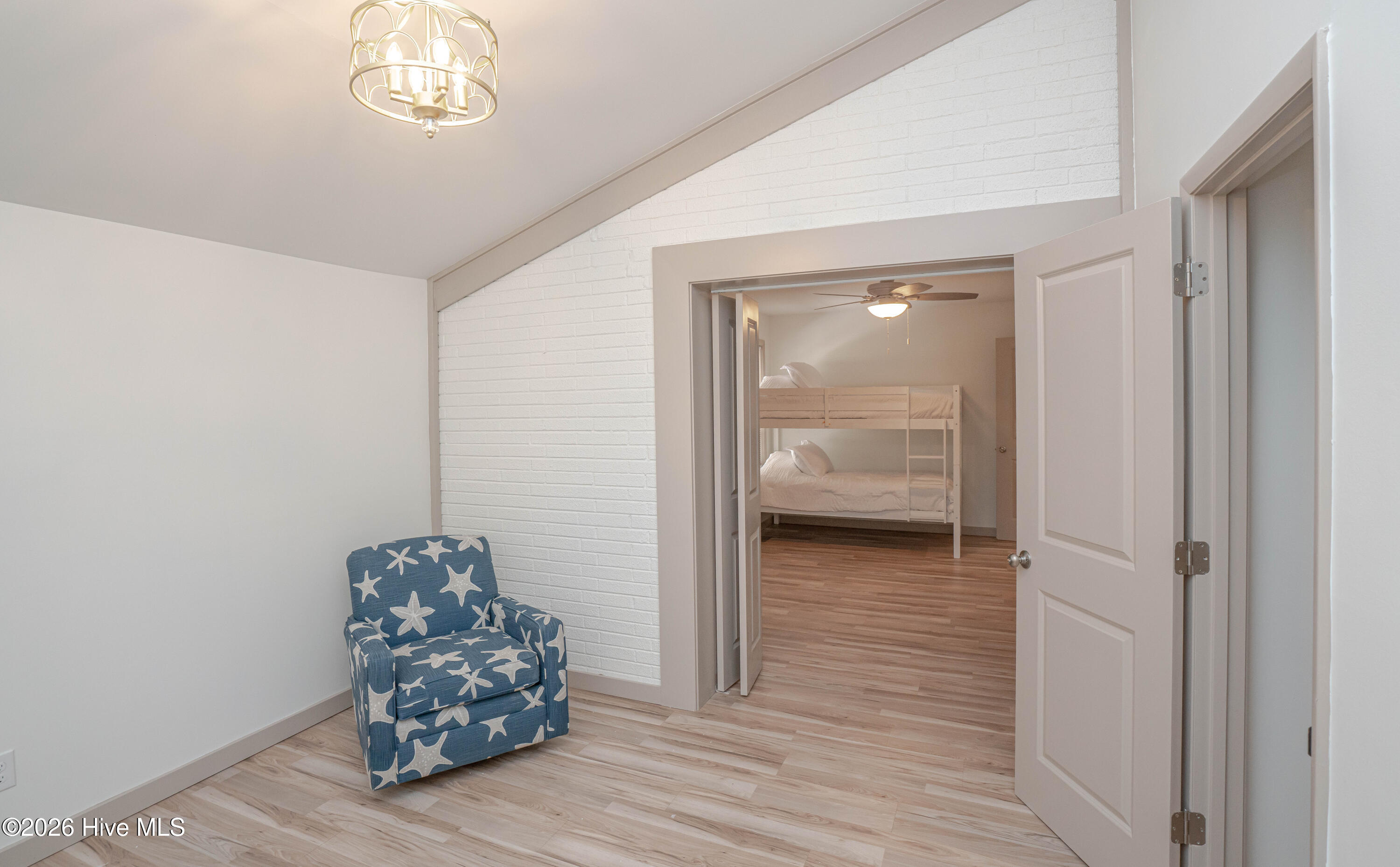 100567372 | Photo 49