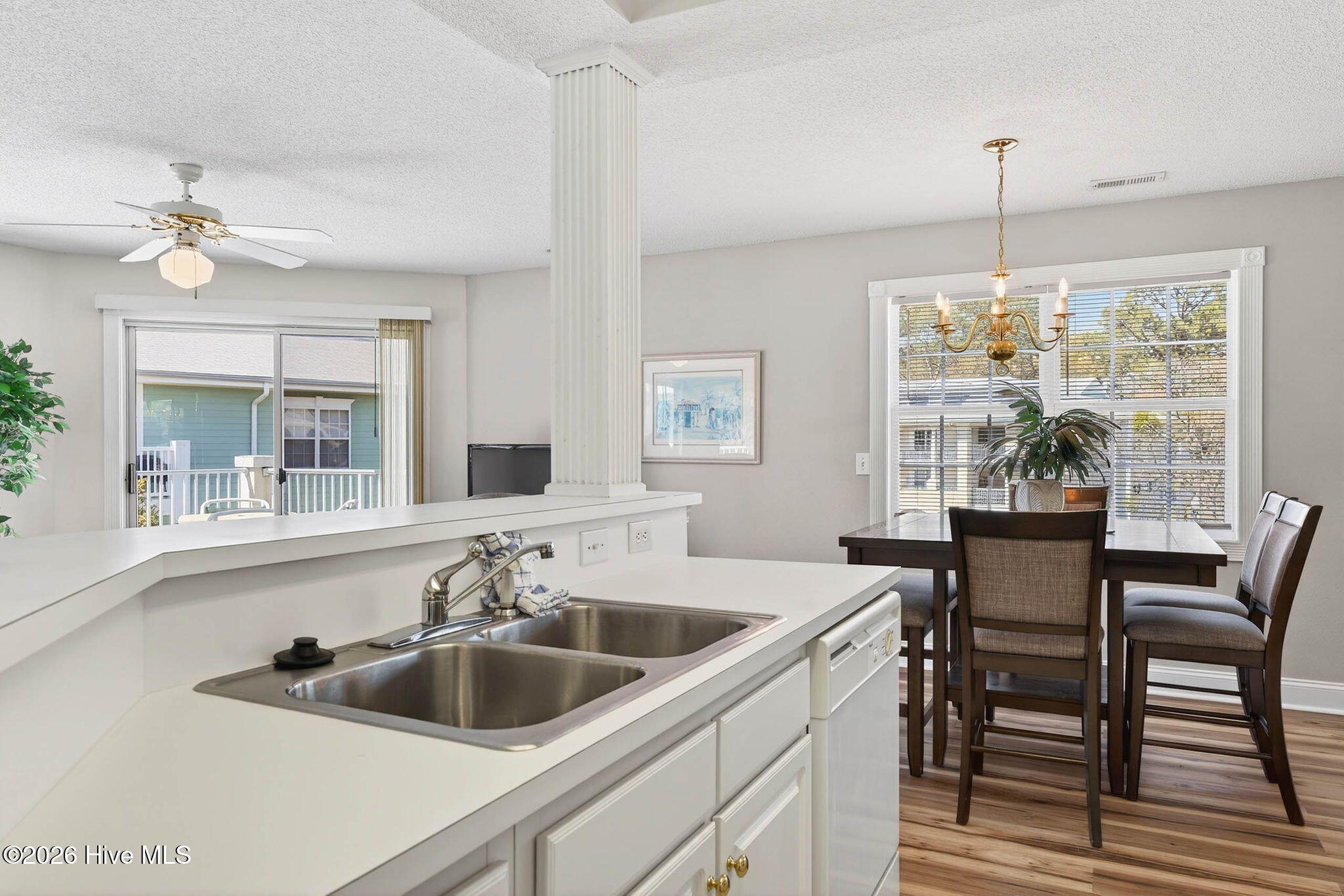 100561901 | Photo 10