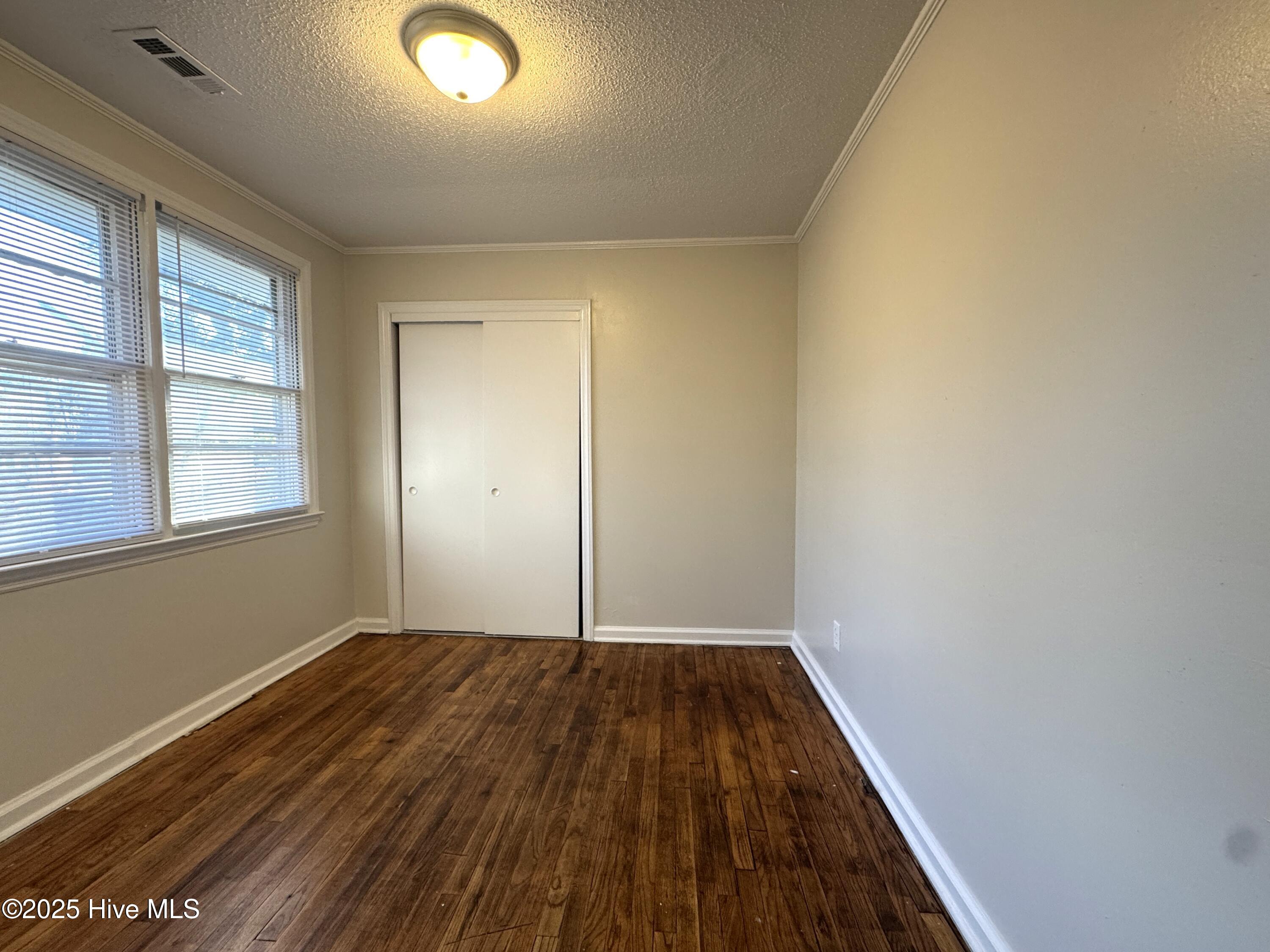 100556845 | Photo 18