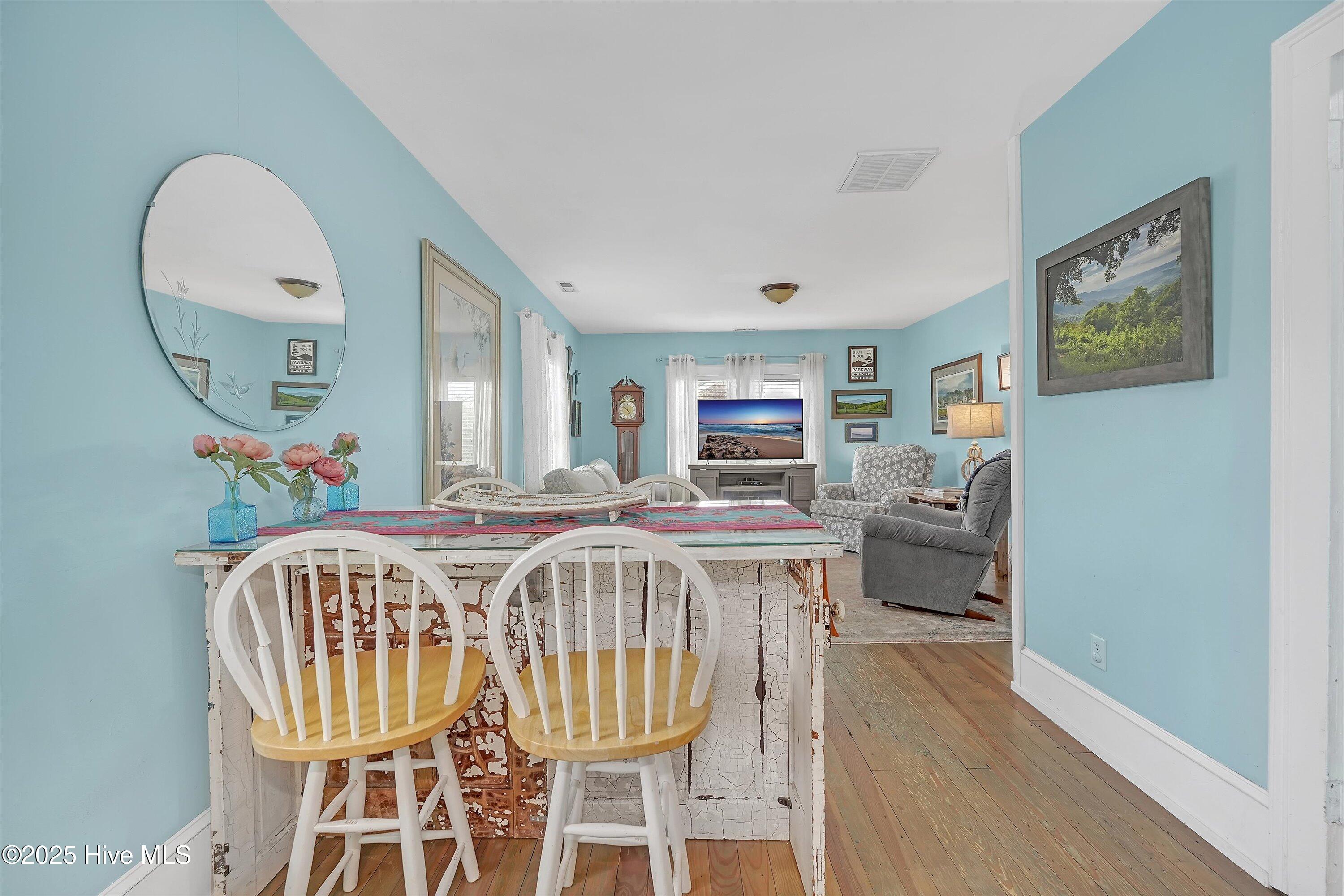 100530125 | Photo 32