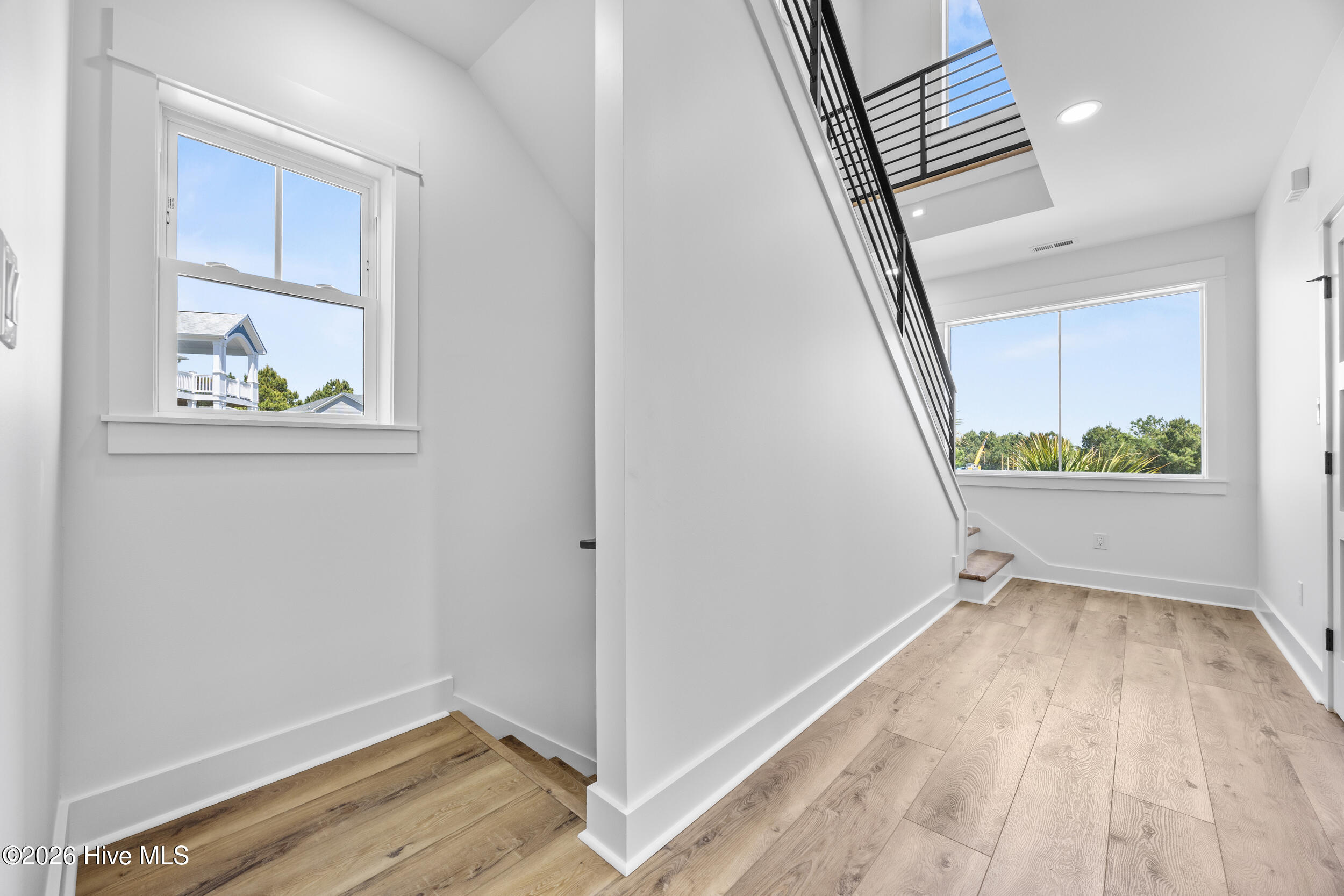 100567625 | Photo 30