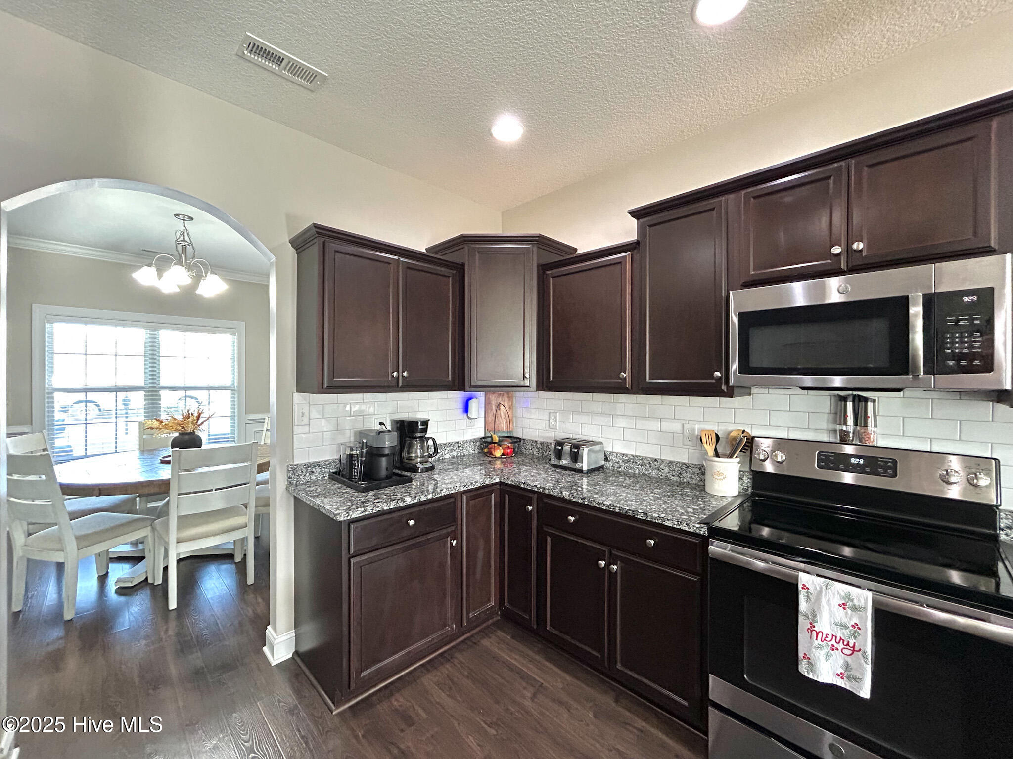 100545888 | Photo 22