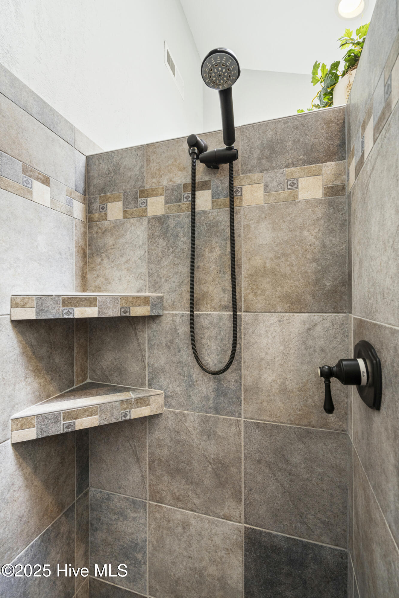 100569480 | Photo 52