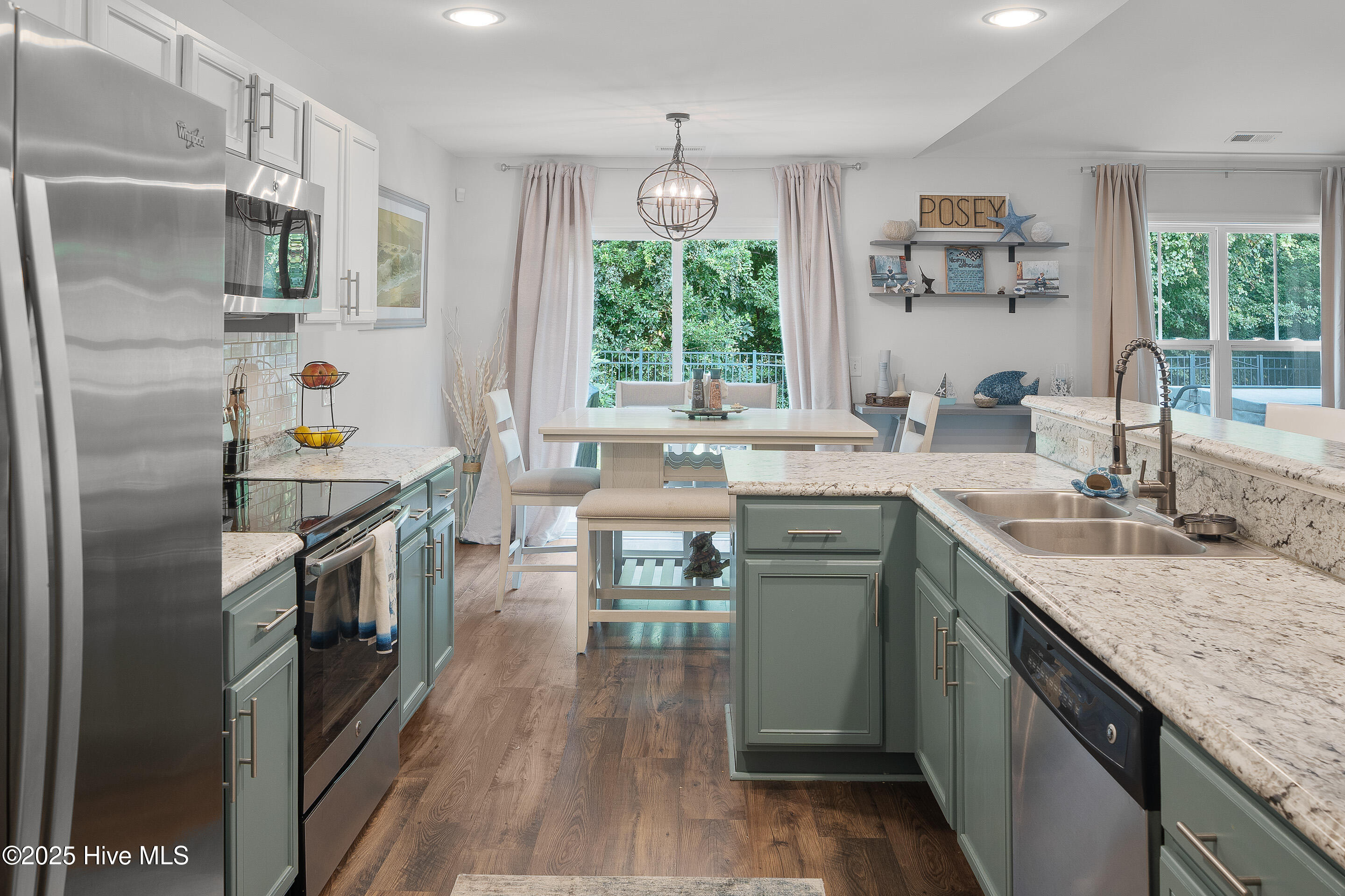 100526755 | Photo 11