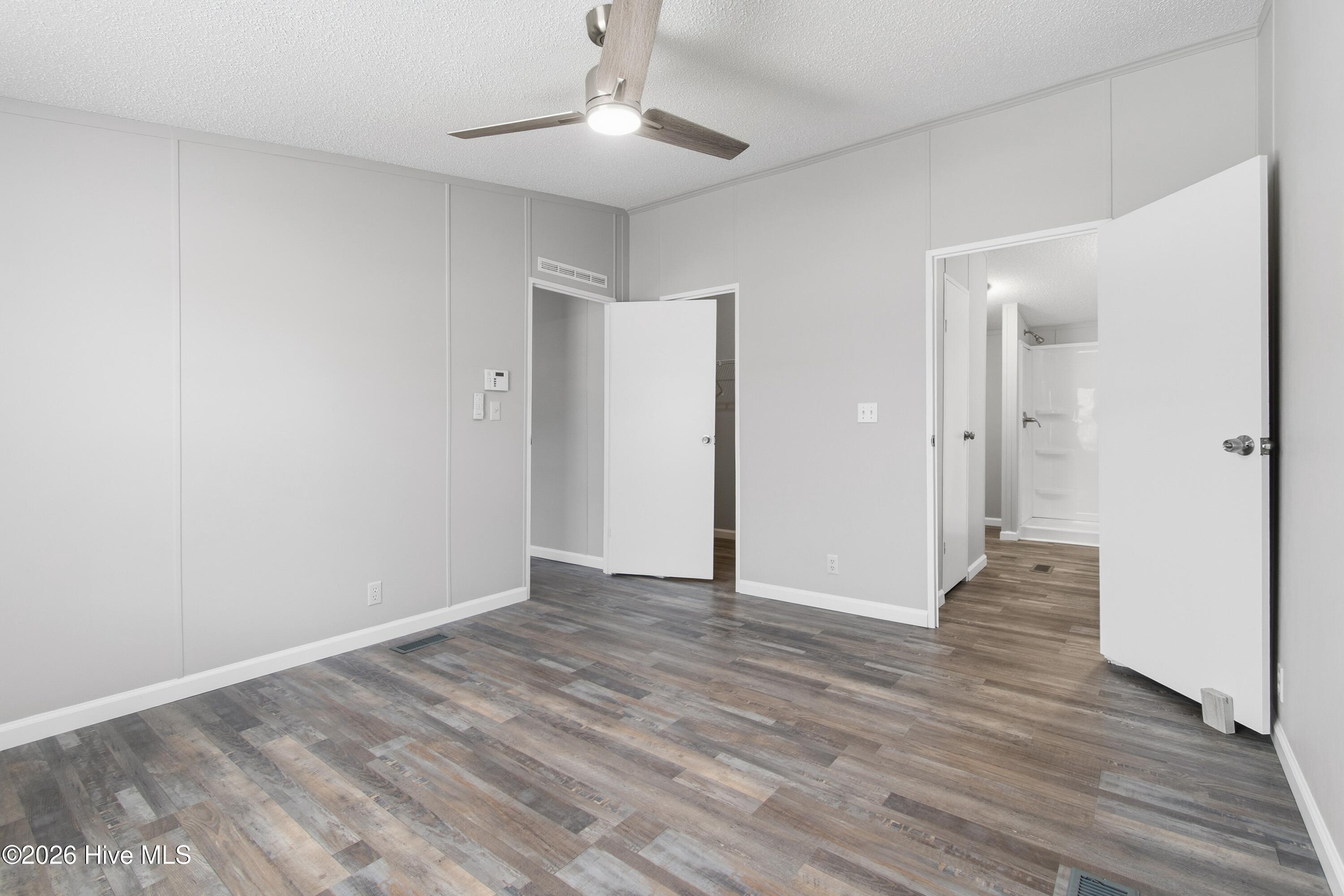 100549148 | Photo 15