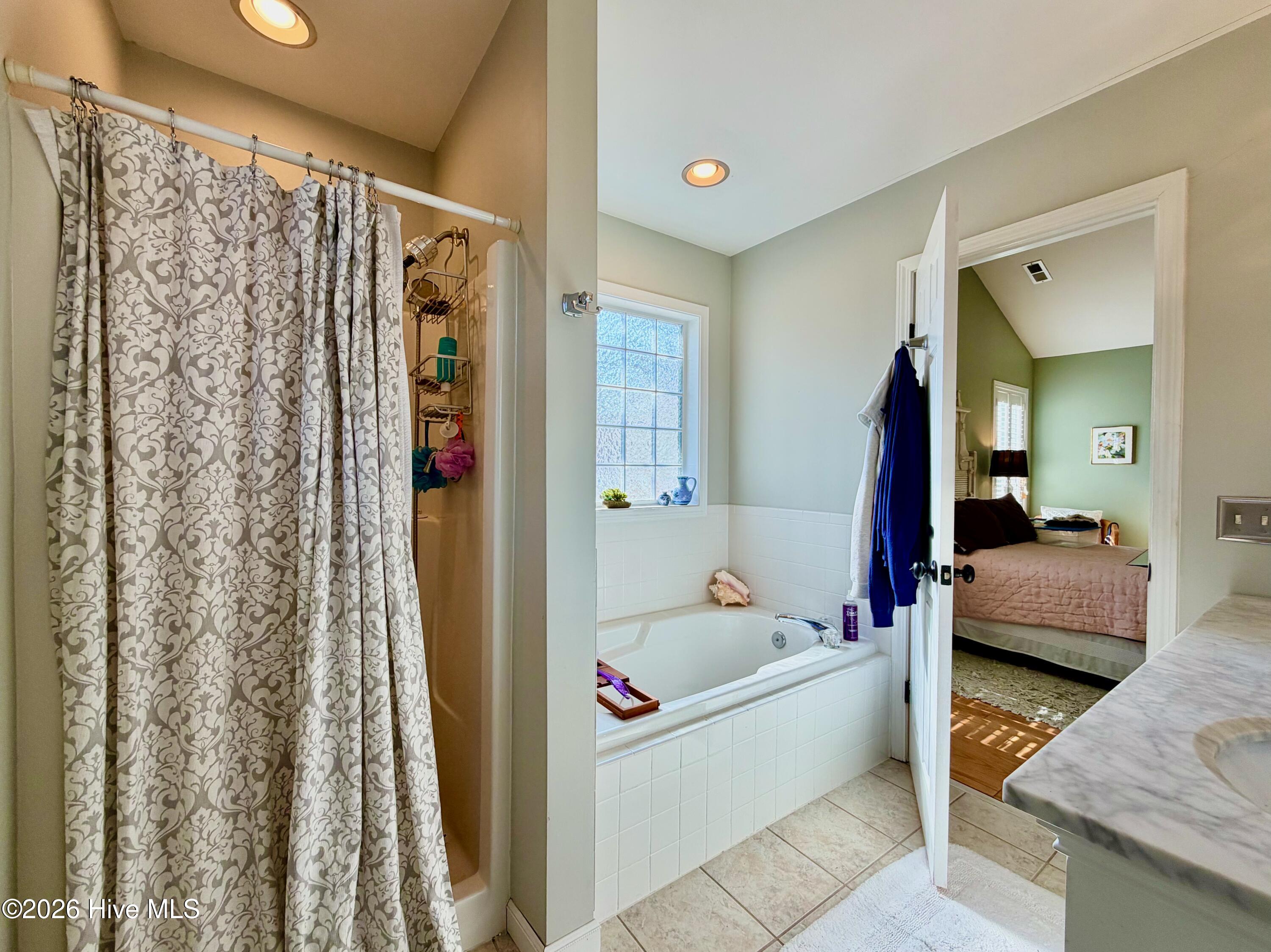 100553297 | Photo 38