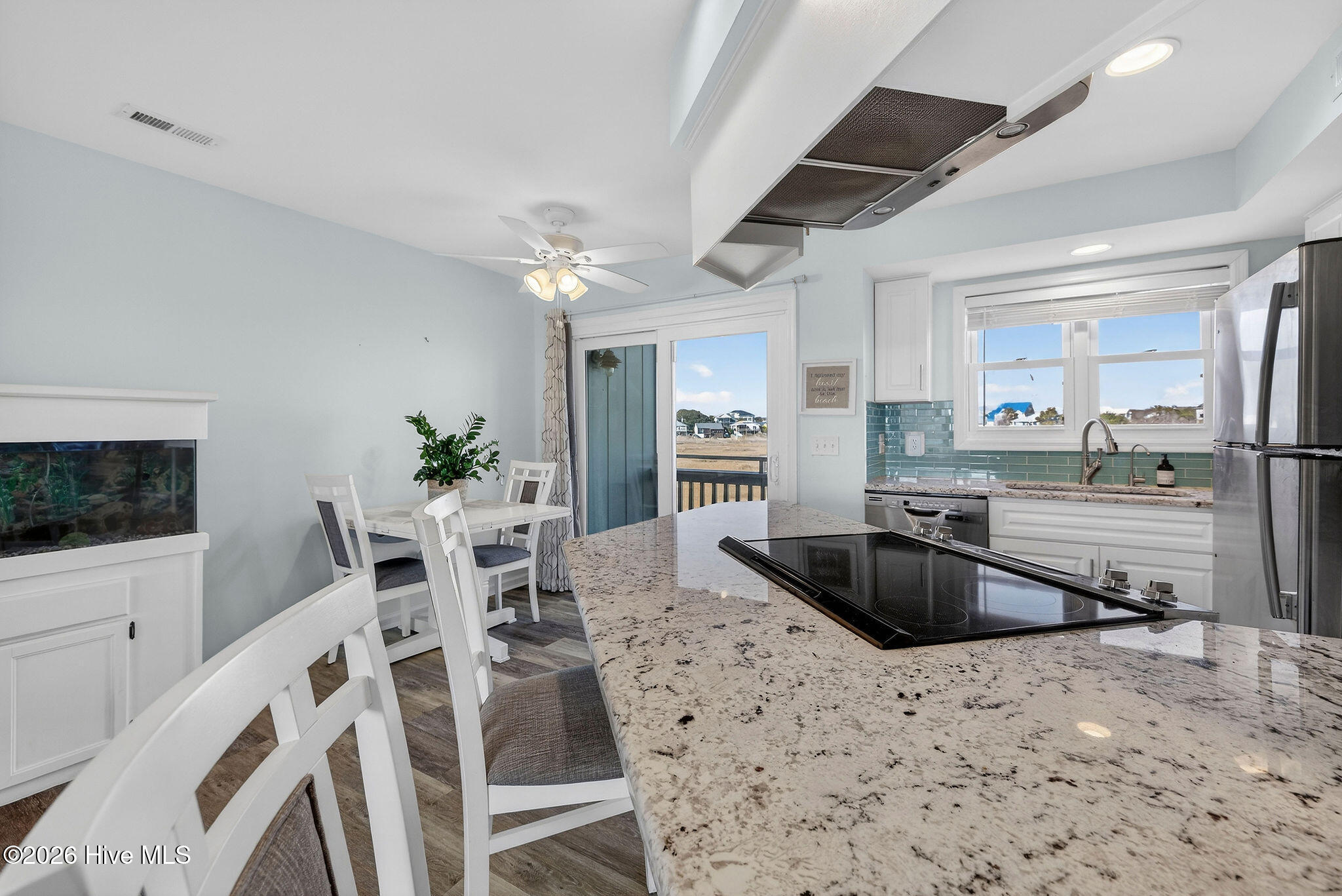 100554864 | Photo 12