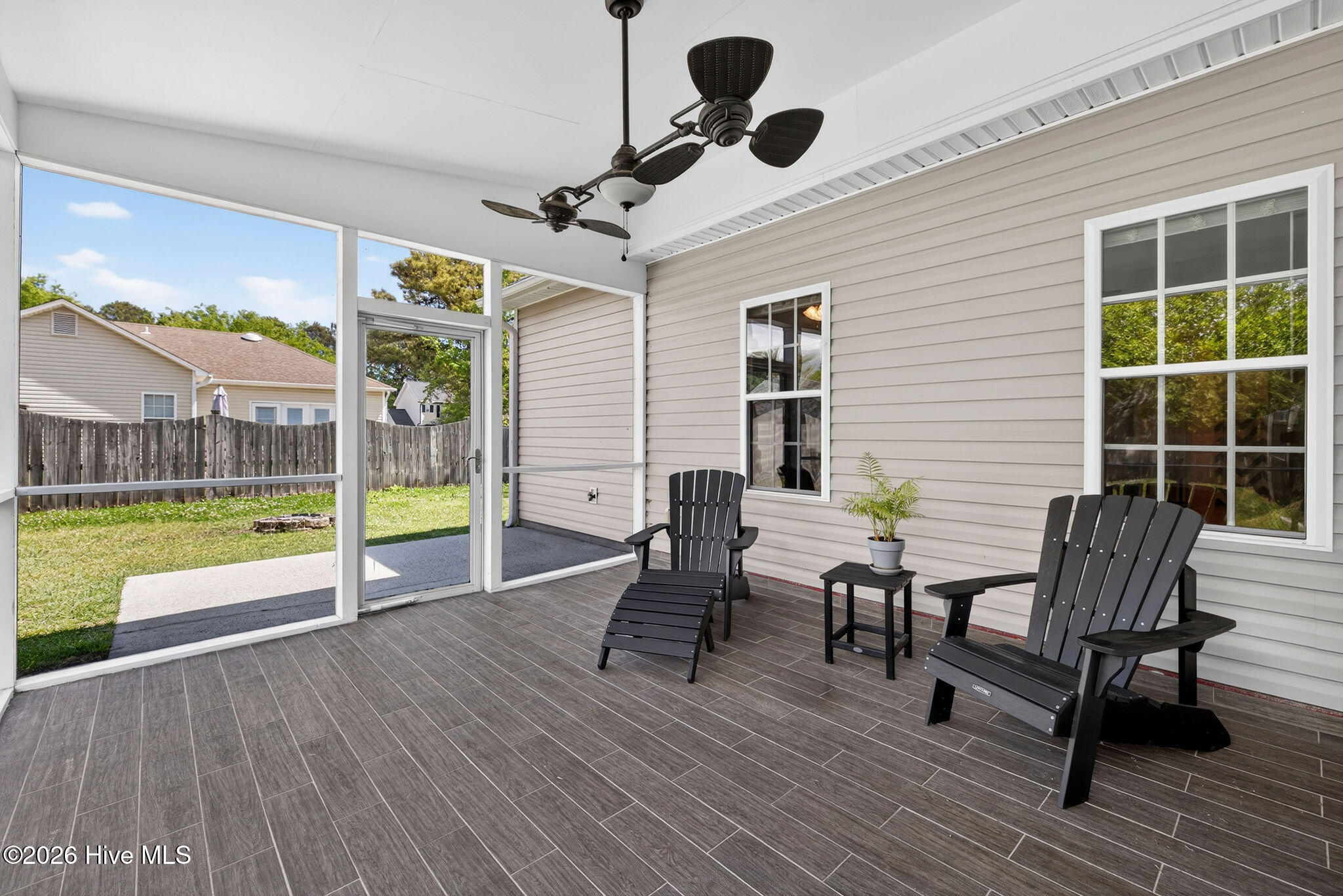 100566327 | Photo 27