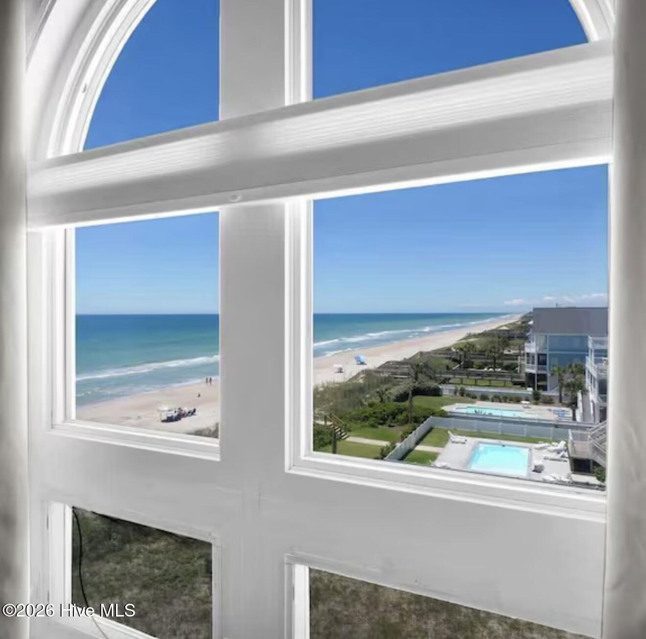 100548298 | Photo 20