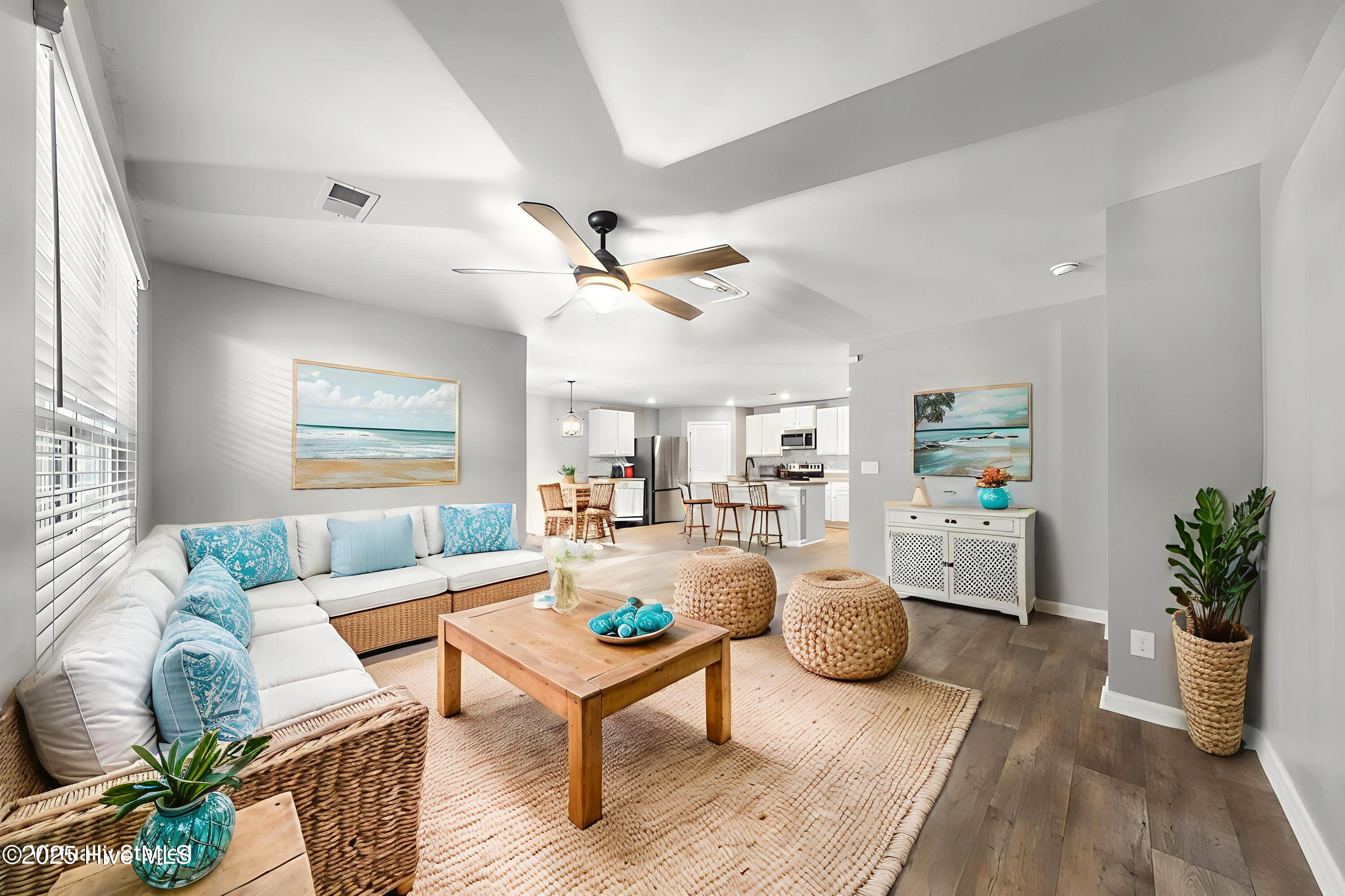 100538063 | Photo 40