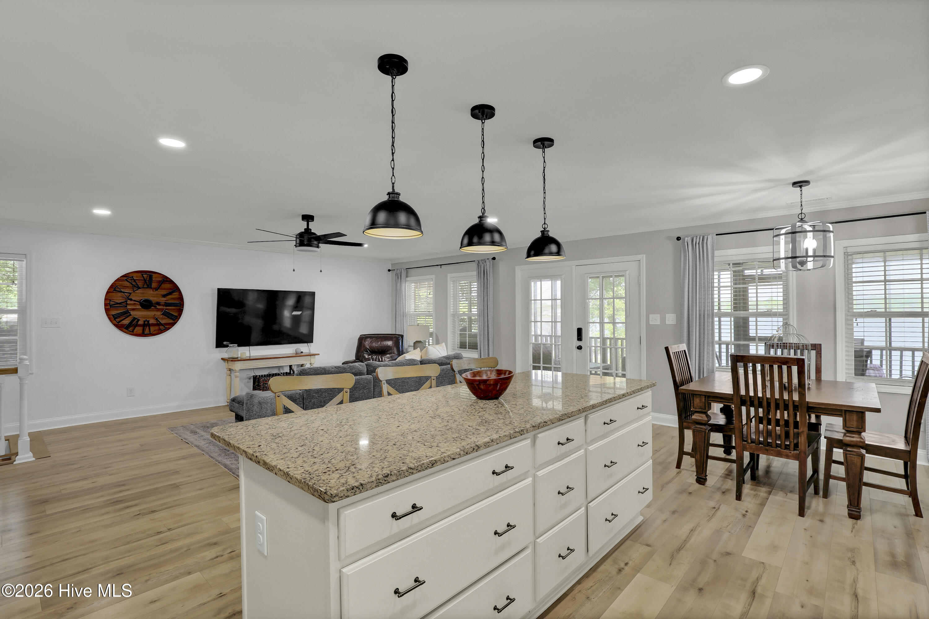 100566573 | Photo 13