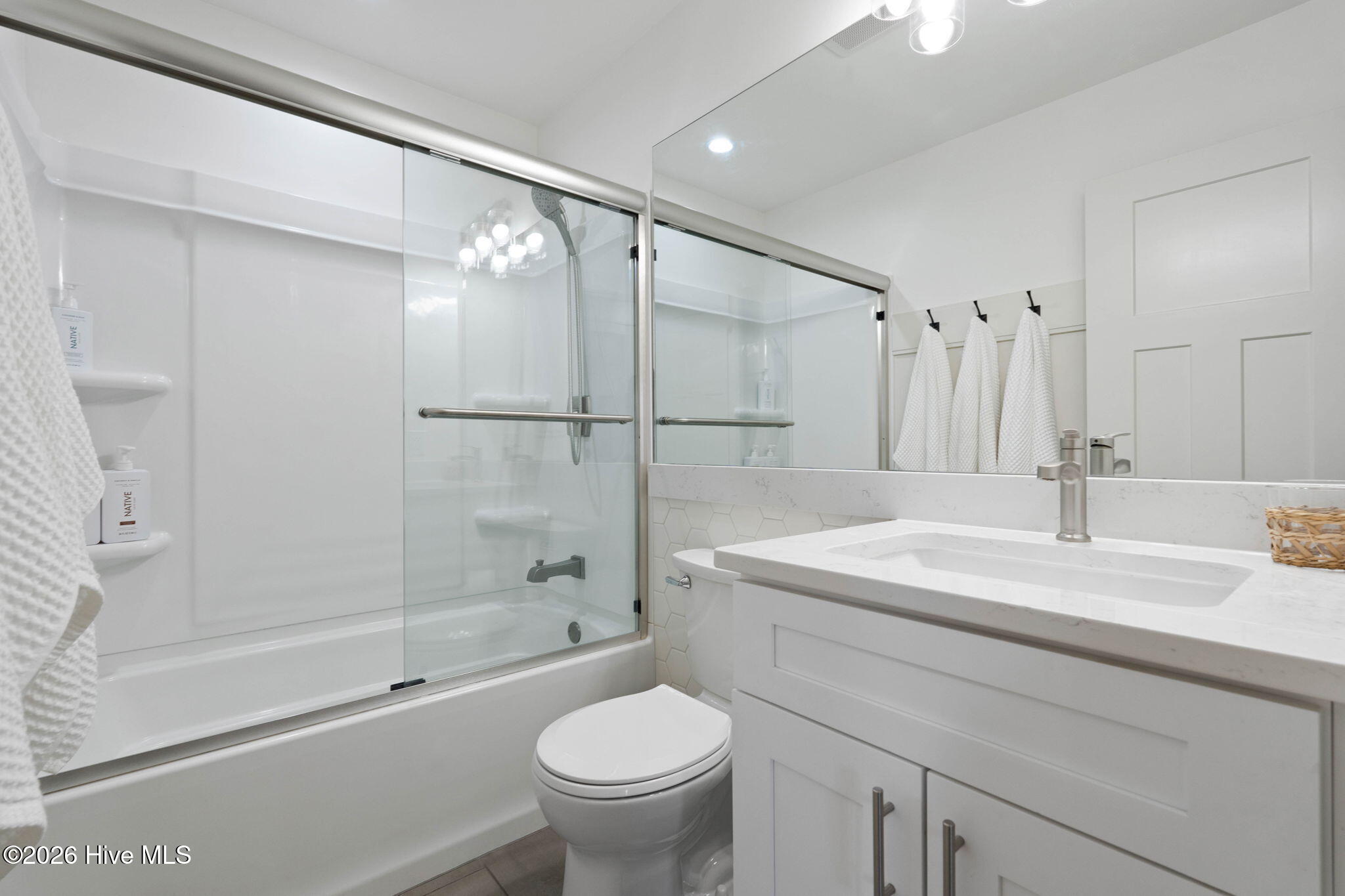 100565975 | Photo 23