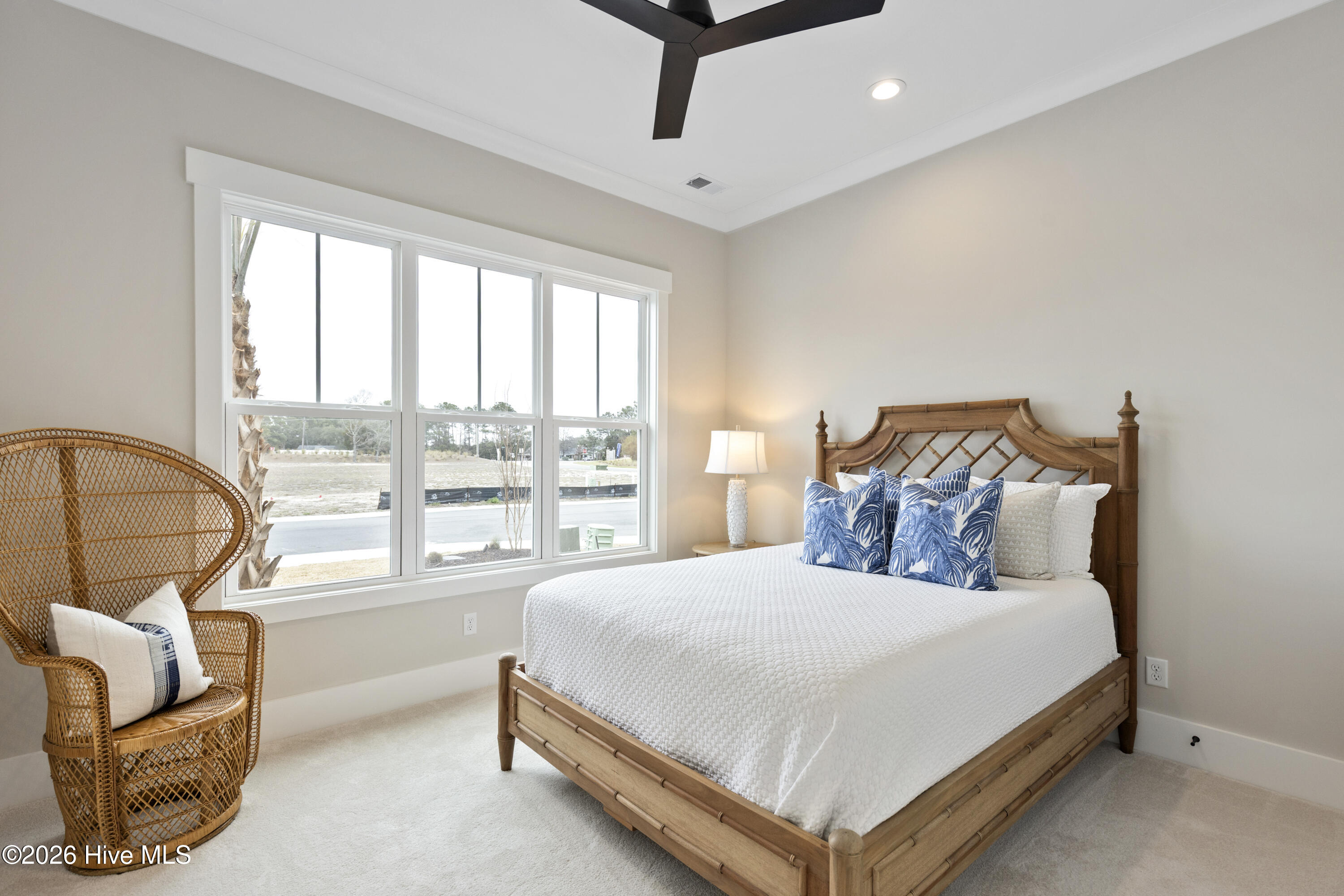 100537475 | Photo 44