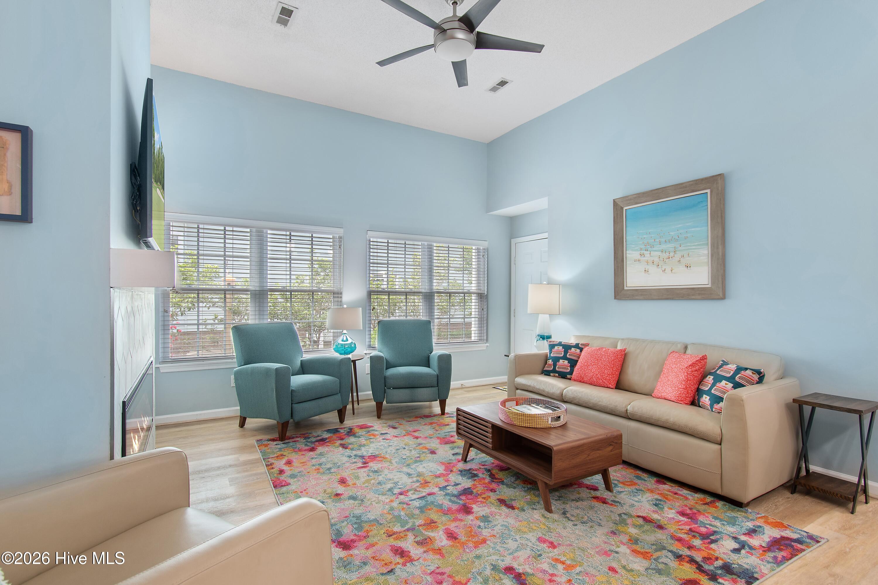 100570489 | Photo 27