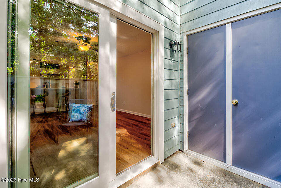 100565987 | Photo 33