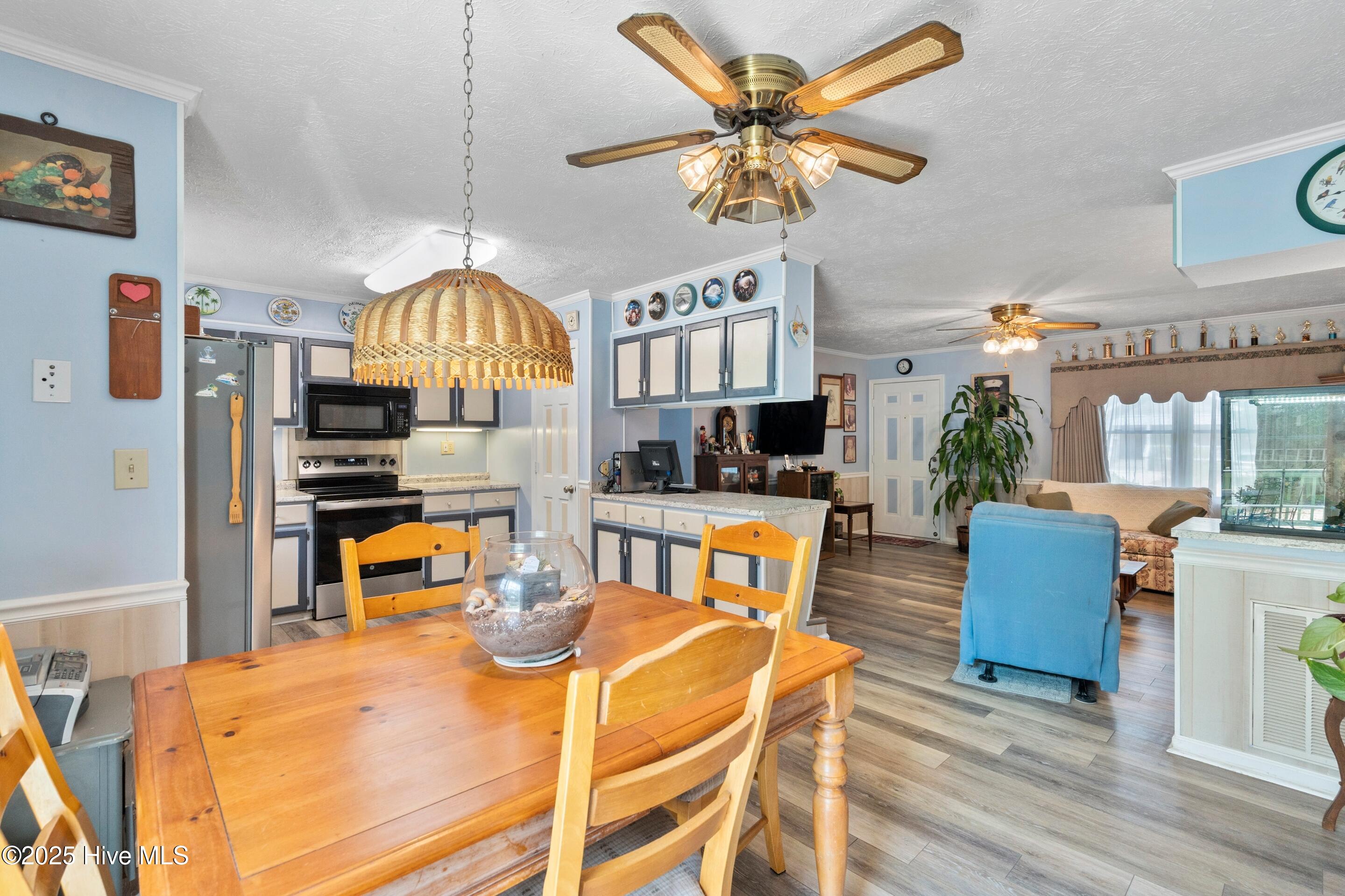 100560876 | Photo 18