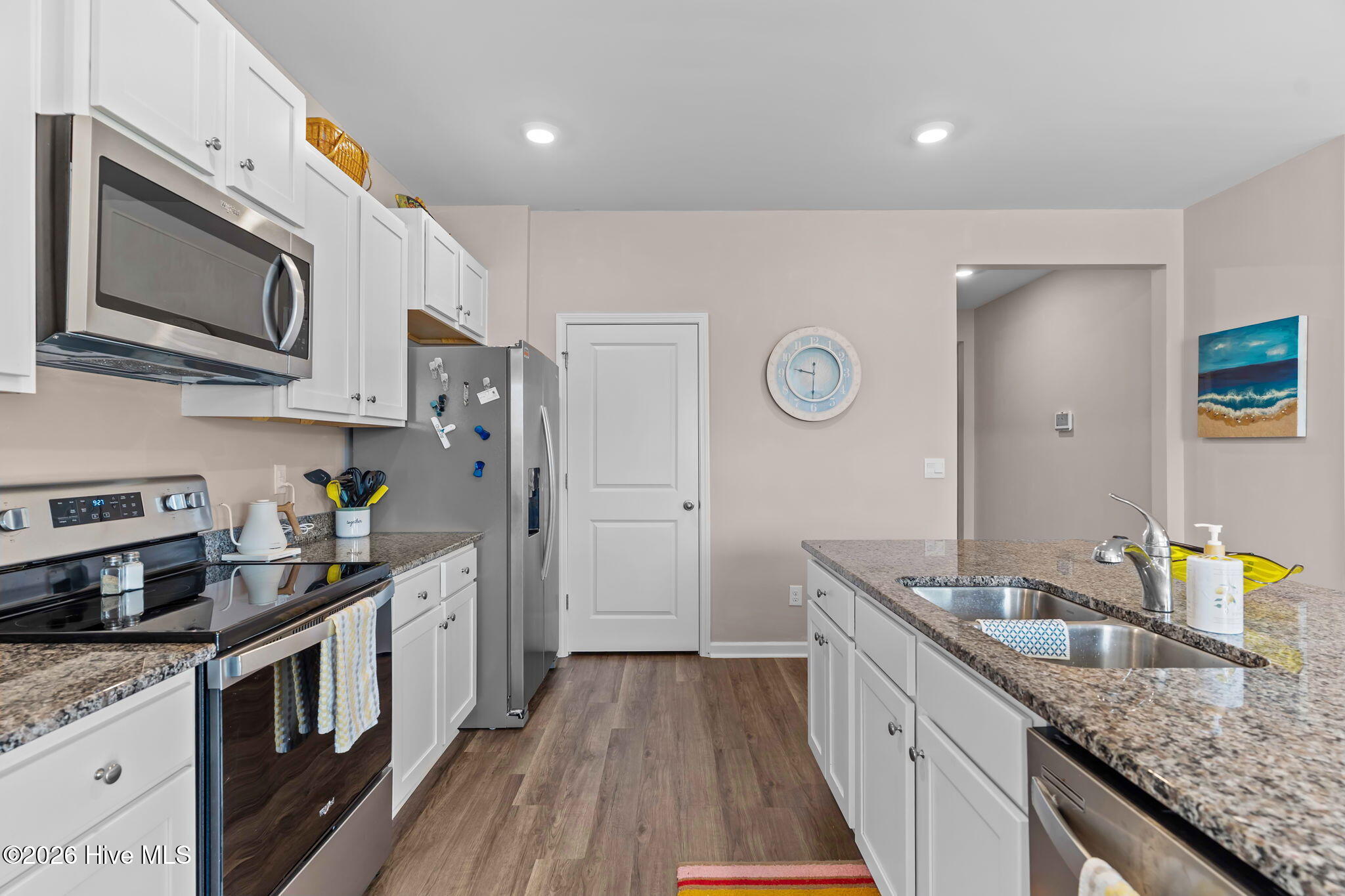 100569205 | Photo 22