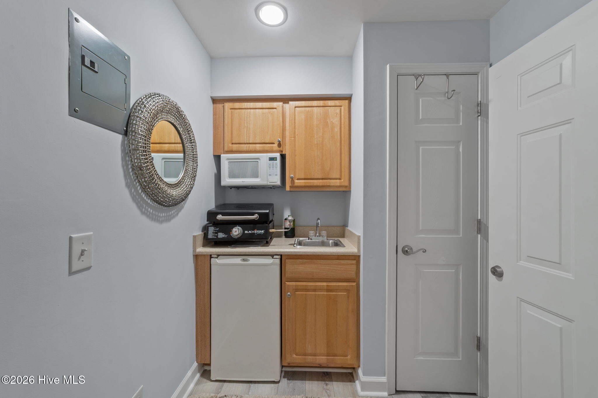 100561049 | Photo 17