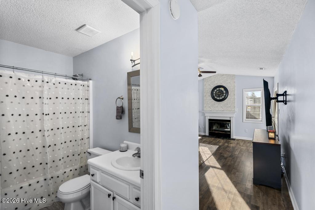 100553305 | Photo 25