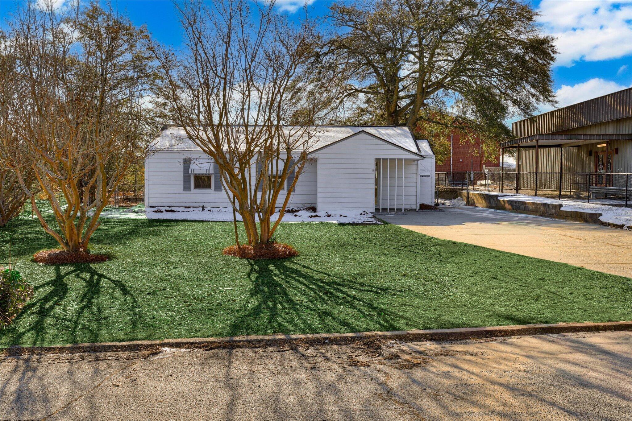 <p><font class="text-color__accent" color="black">Our Featured Properties</font></p>