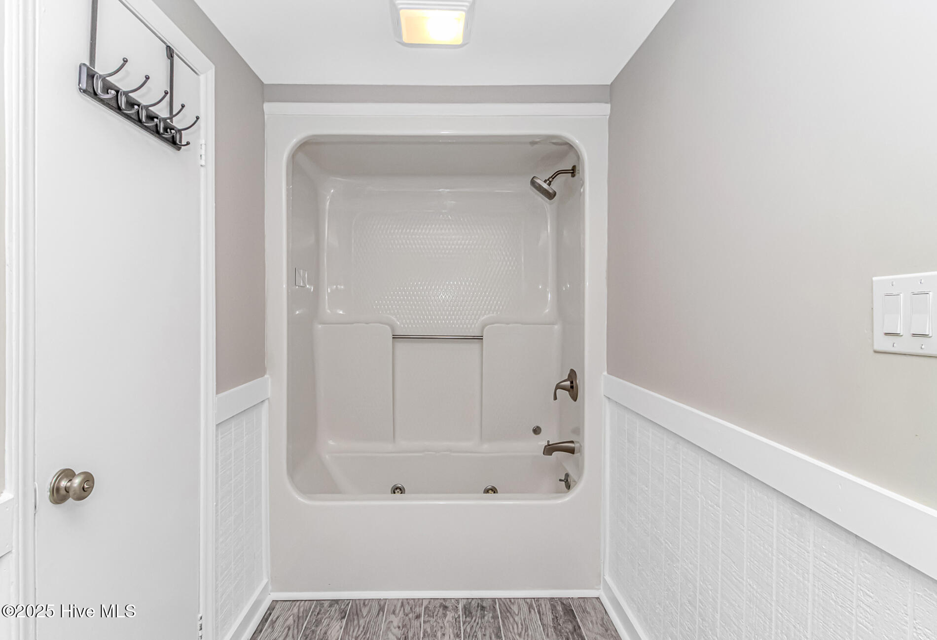 100547070 | Photo 25