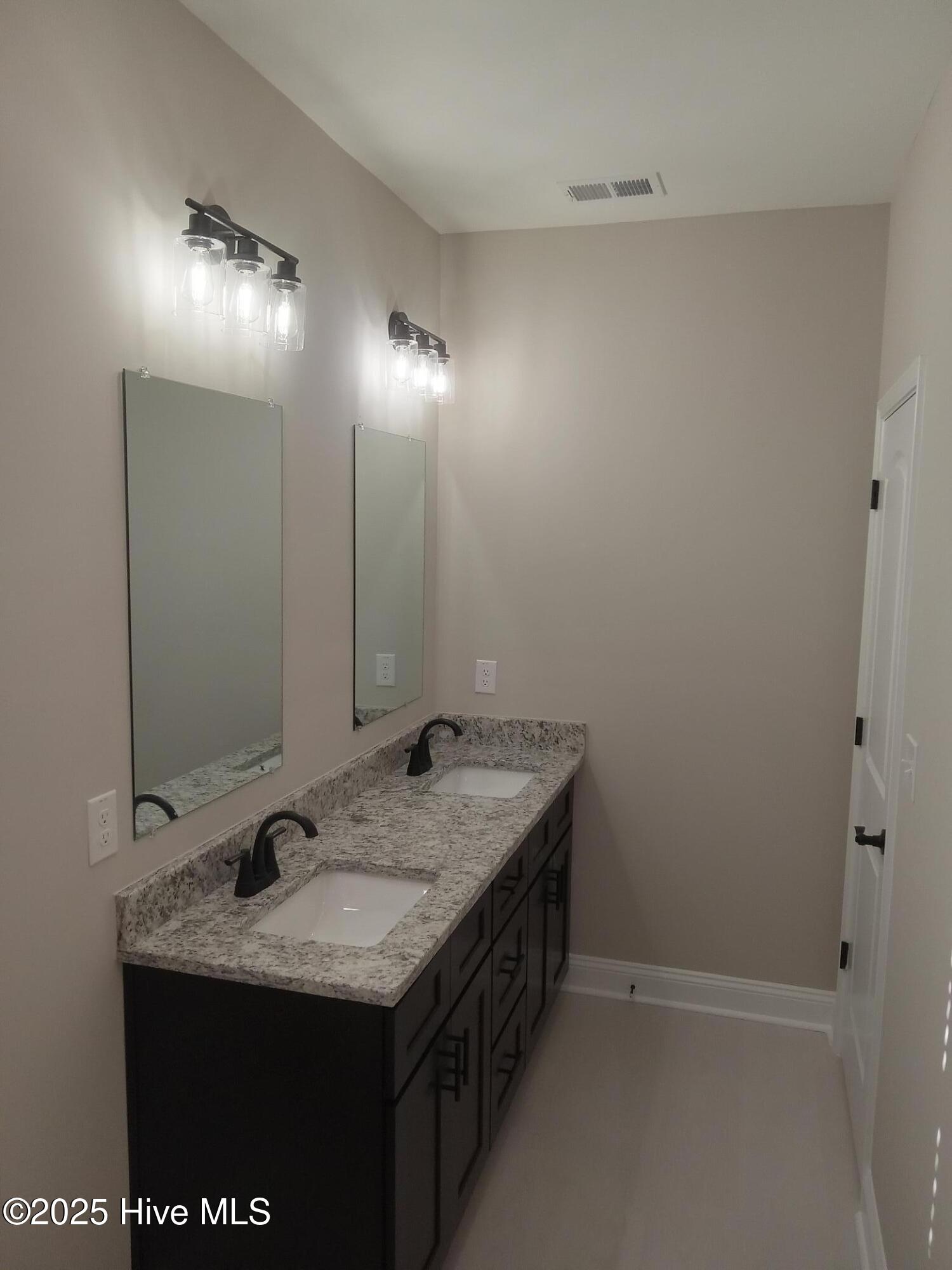 100500958 | Photo 16