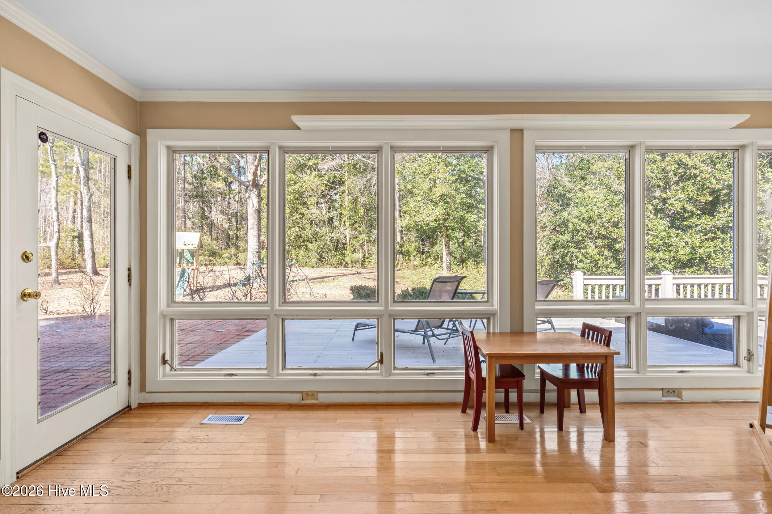 100554057 | Photo 24