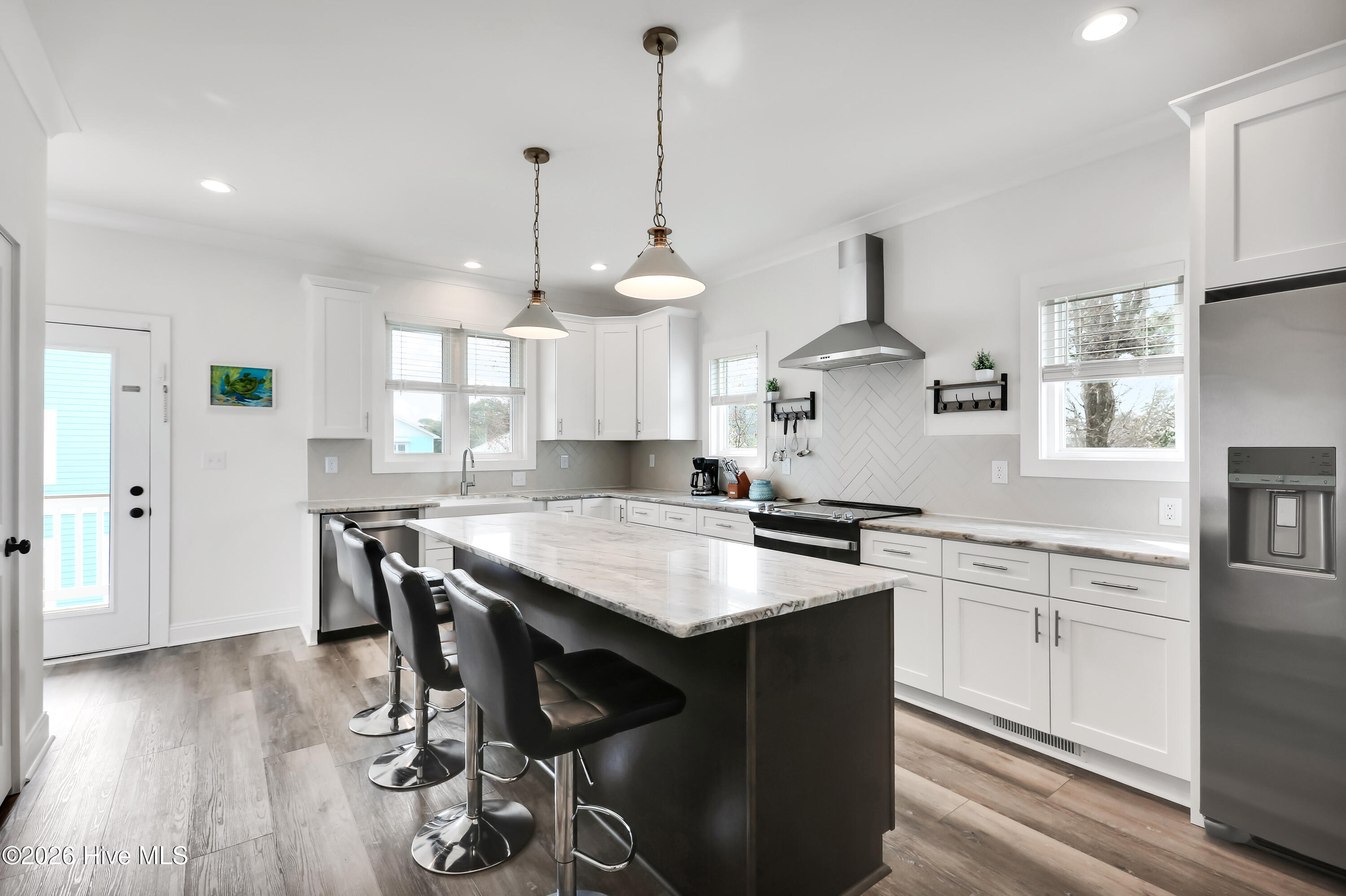 100557006 | Photo 27