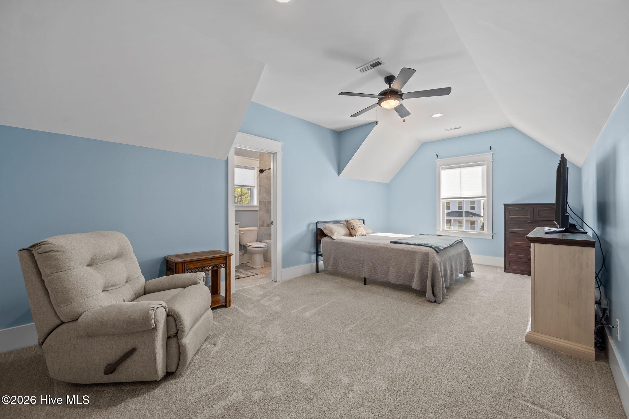 100555870 | Photo 35