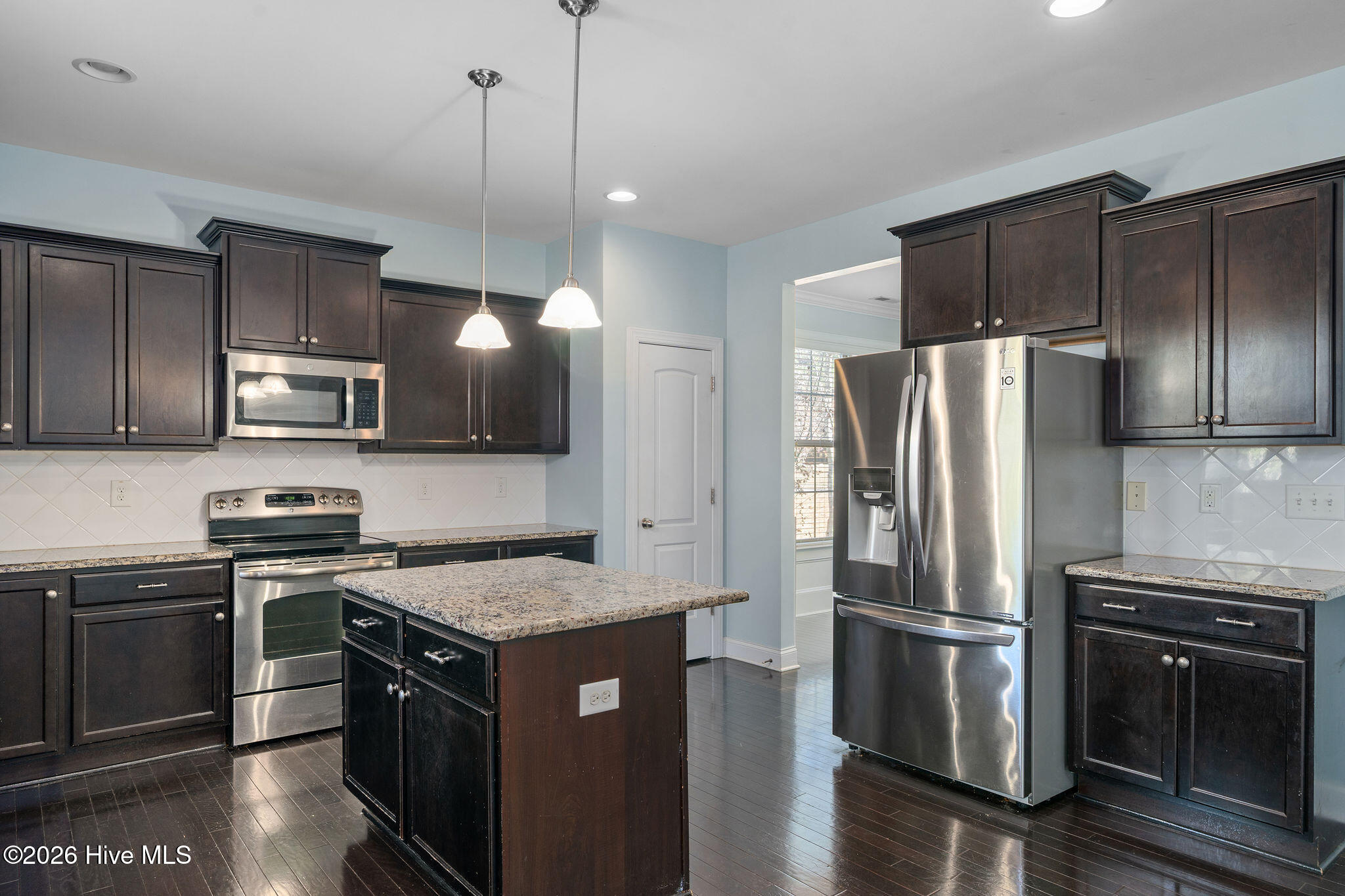 100547626 | Photo 12