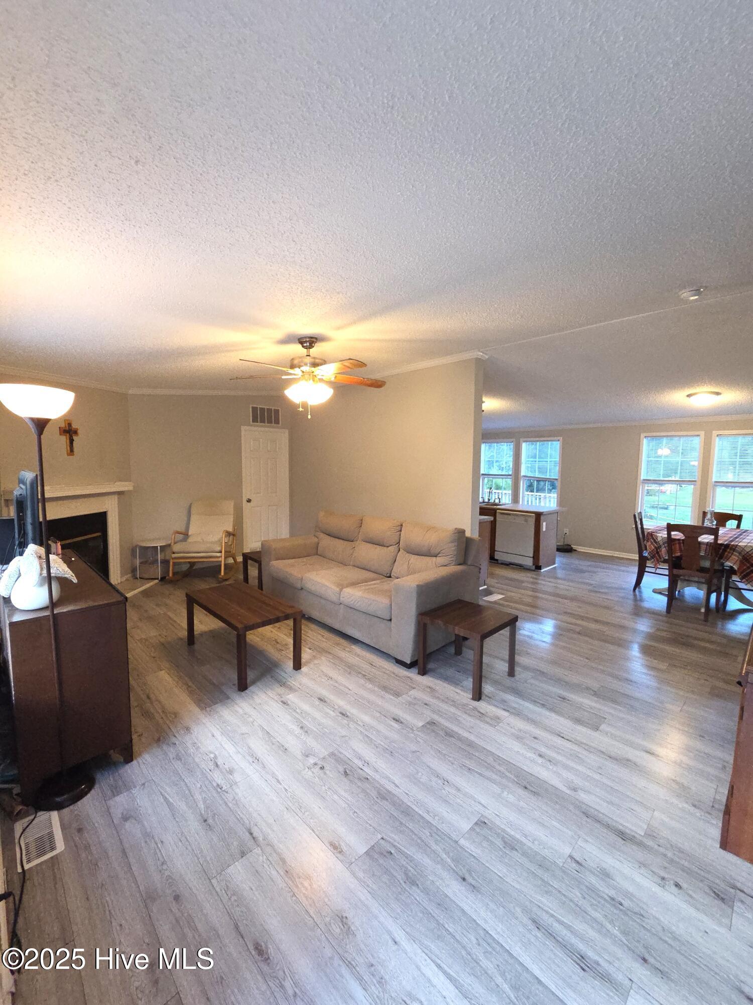 100528140 | Photo 11