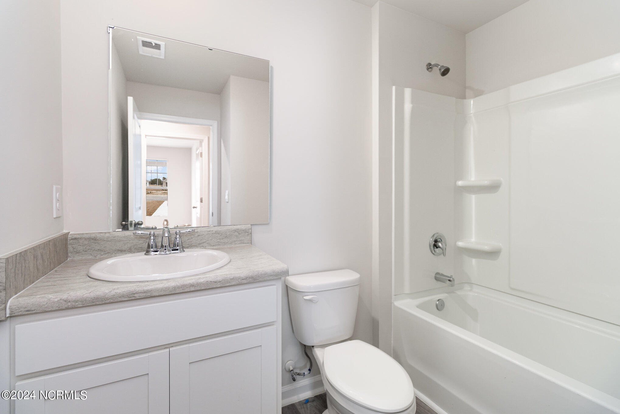 100548926 | Photo 12