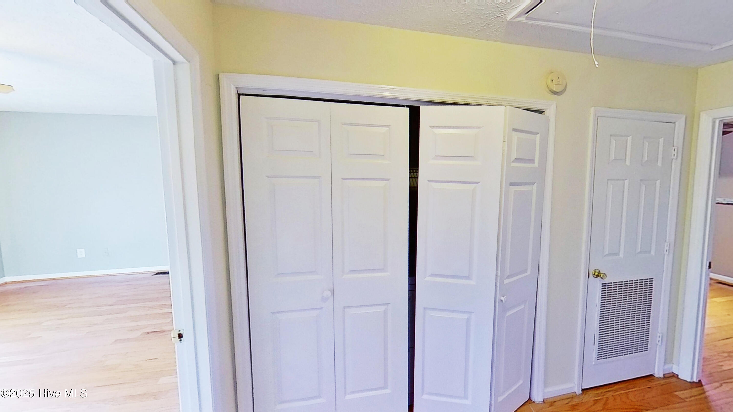 100540649 | Photo 16