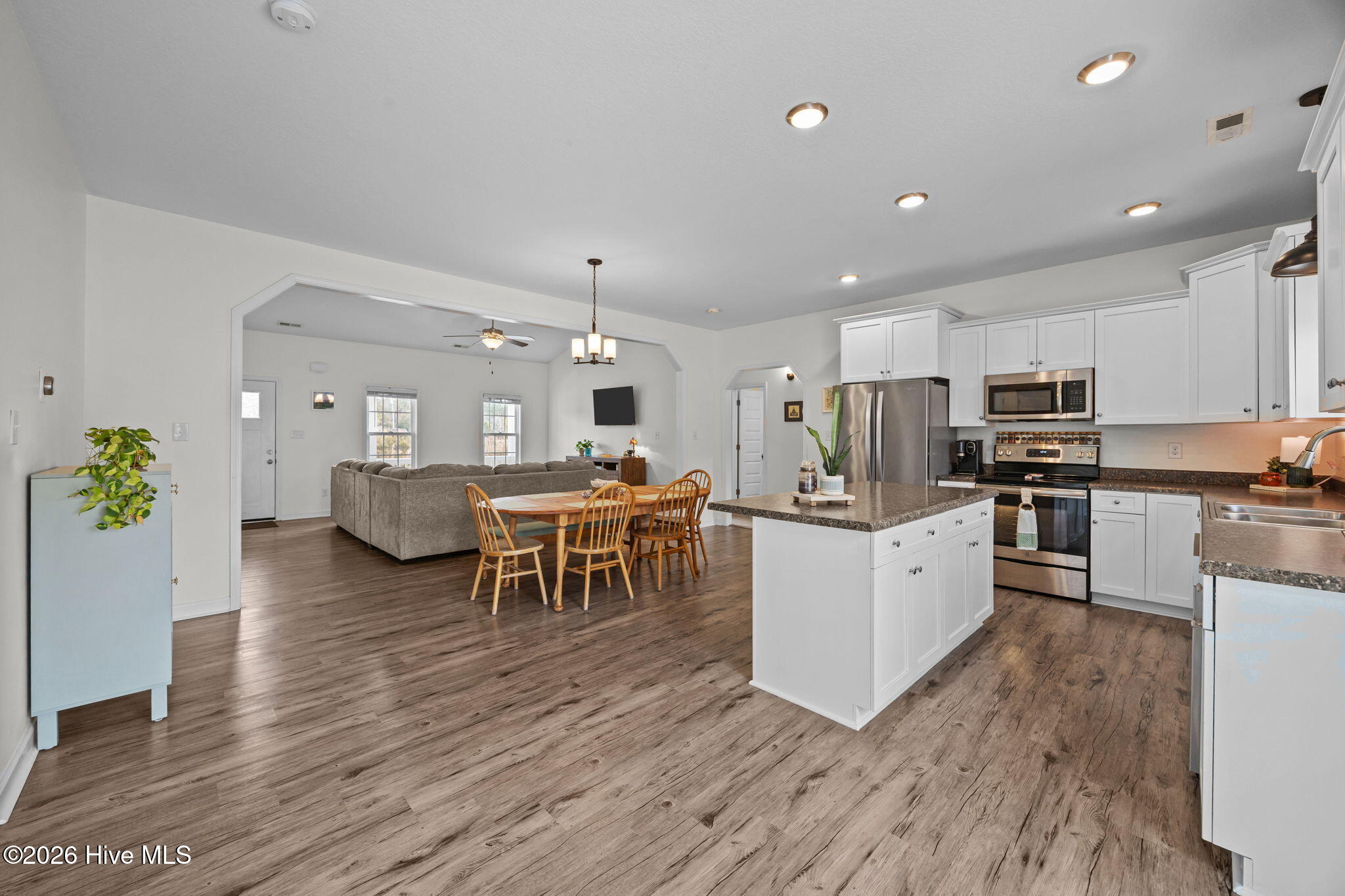 100557380 | Photo 12