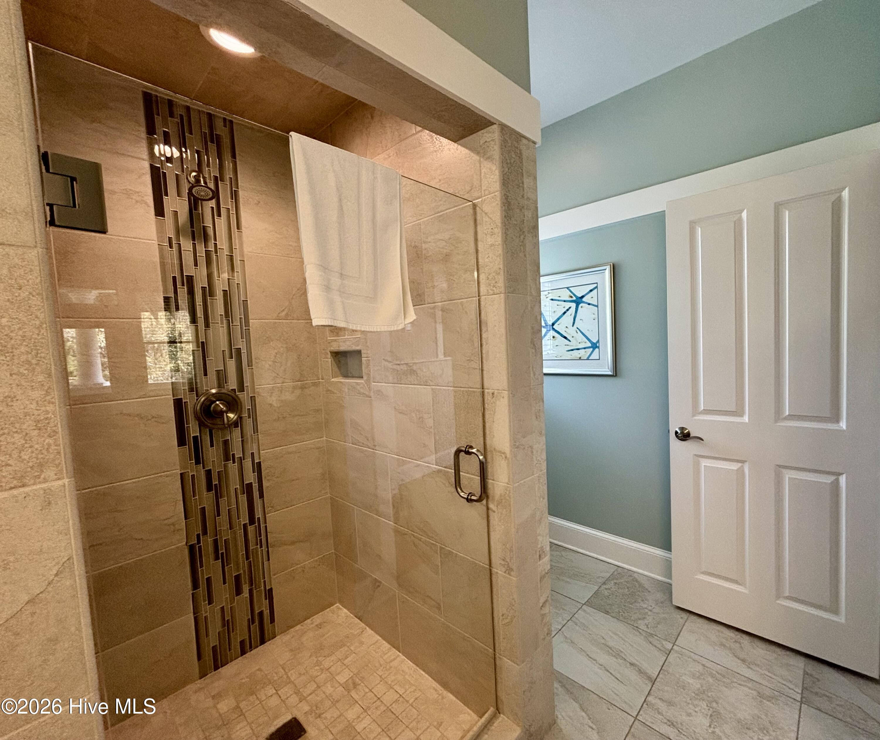 100566073 | Photo 22