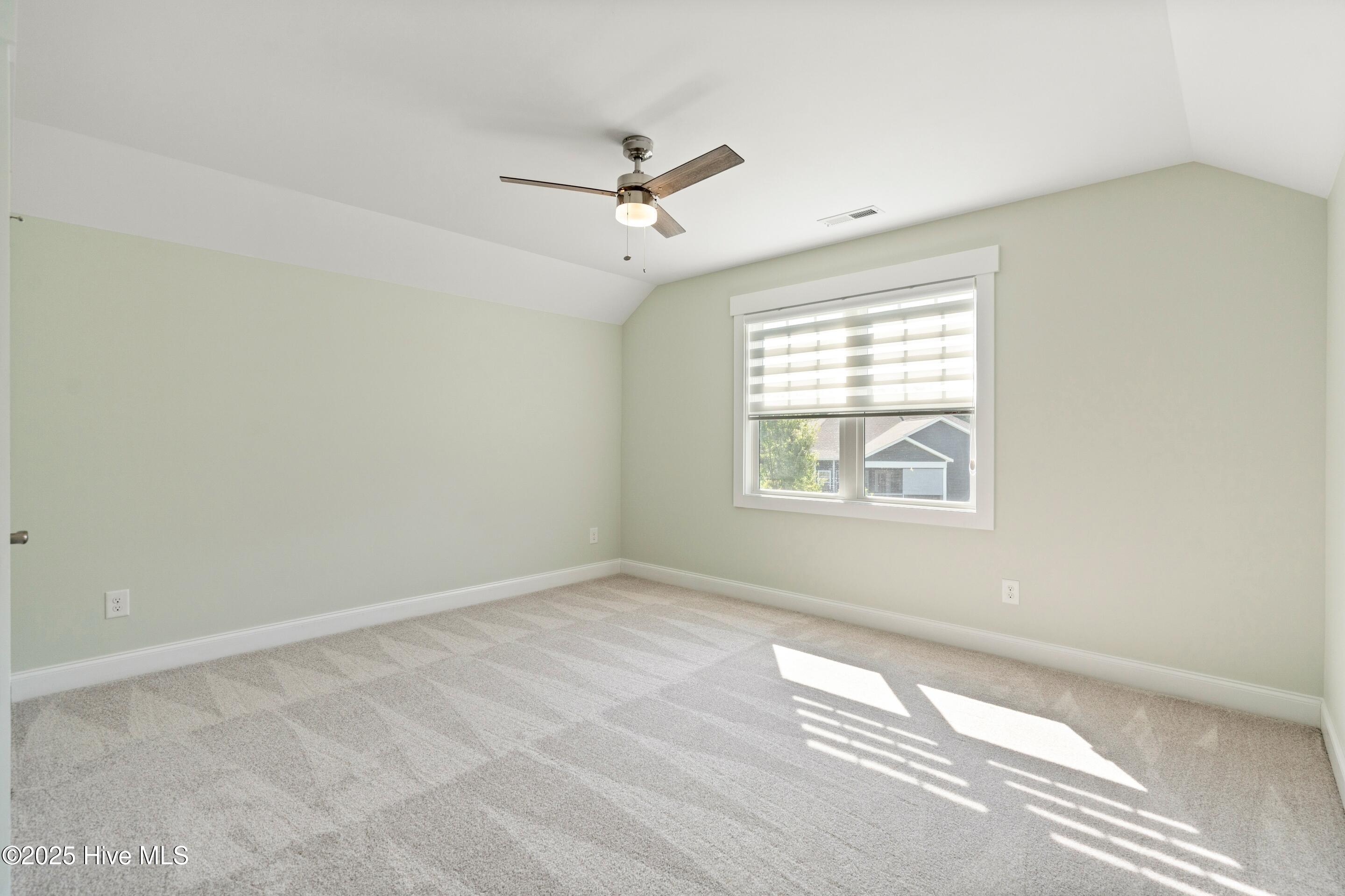 100527219 | Photo 39