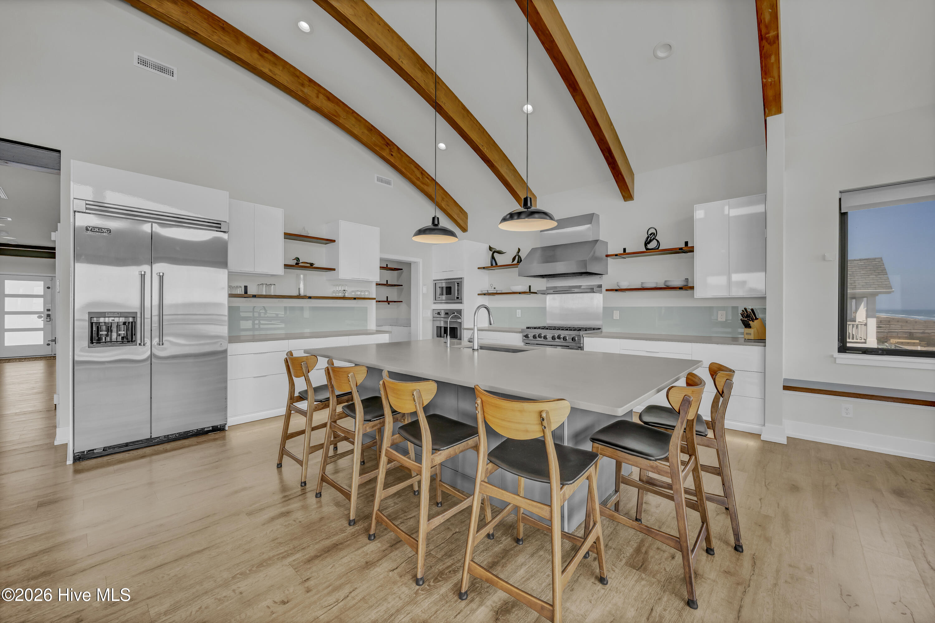 100565280 | Photo 16