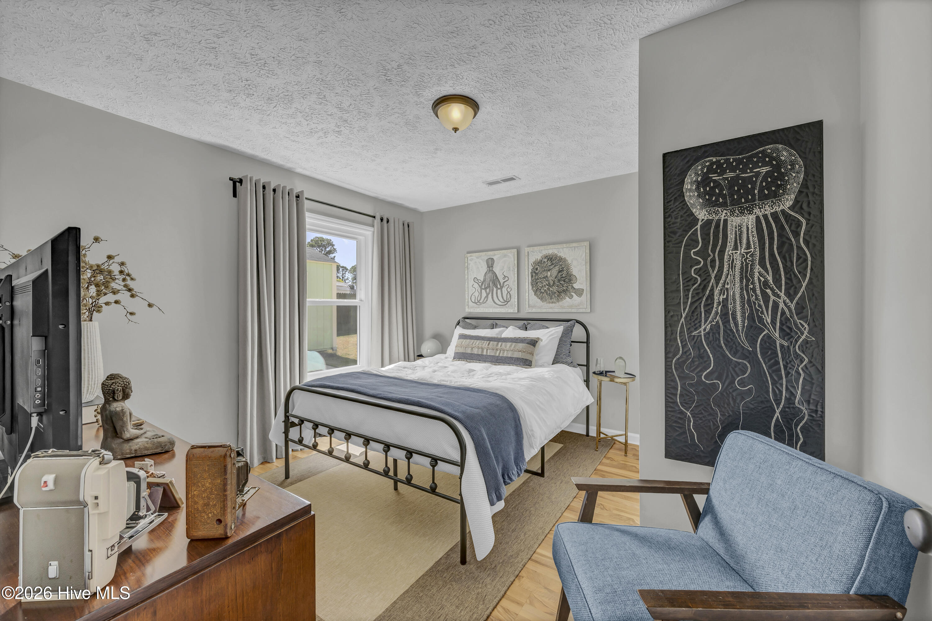 100565198 | Photo 16