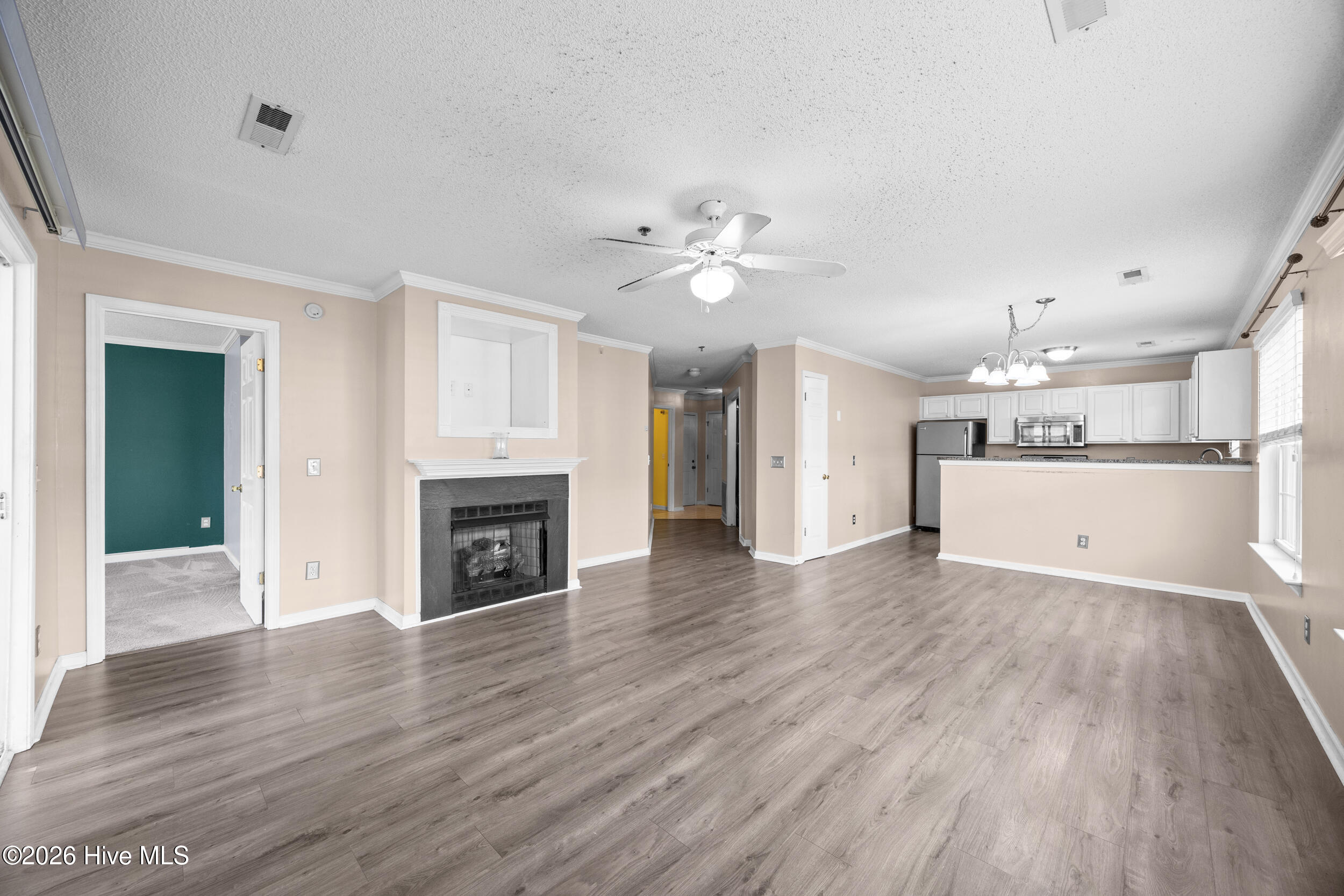 100564303 | Photo 17