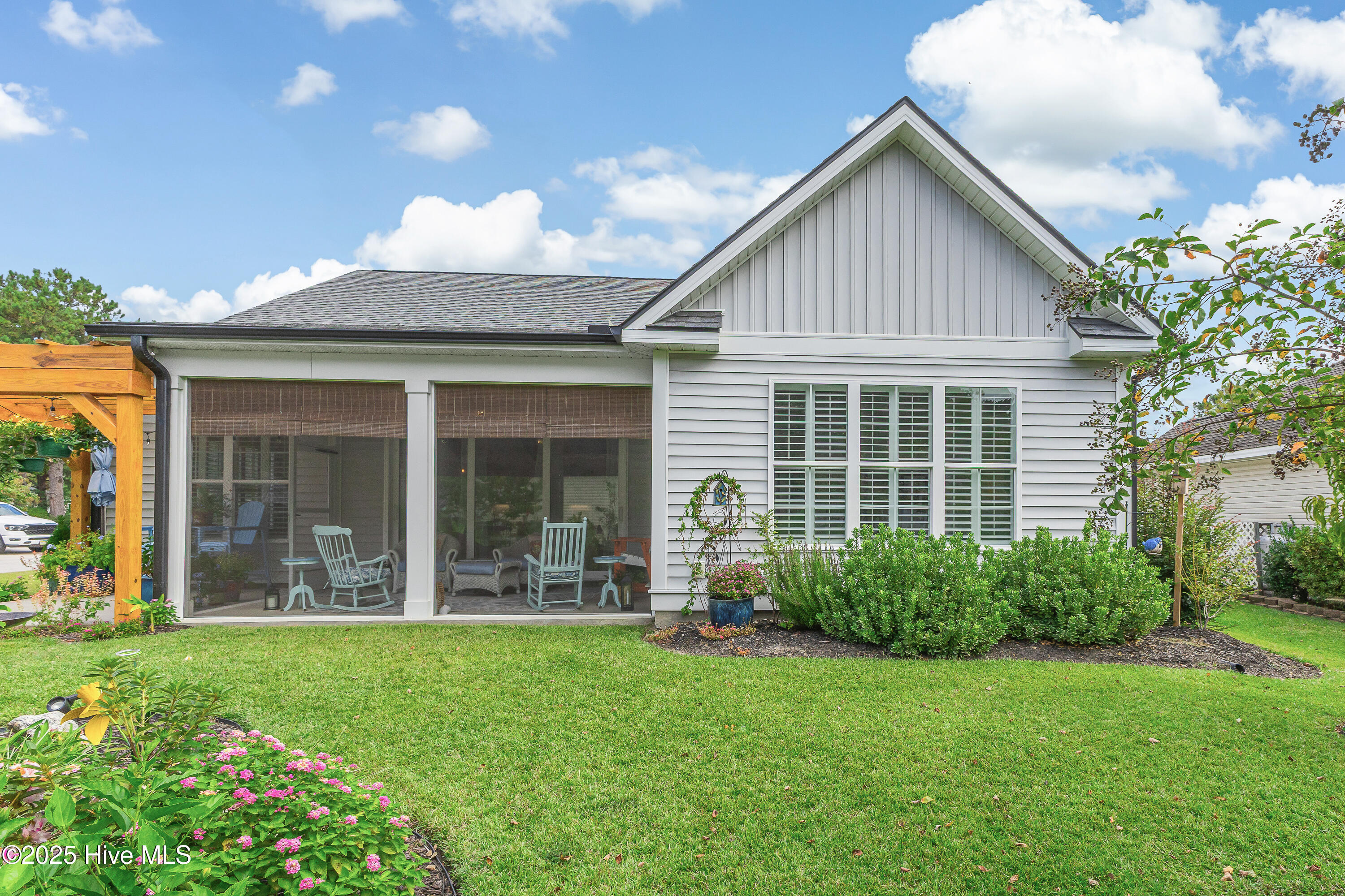 100533188 | Photo 42