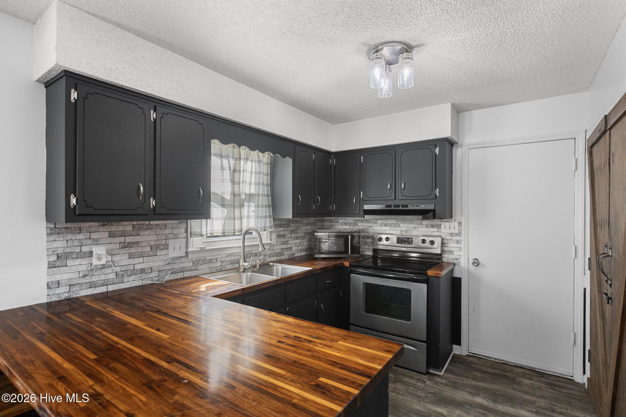 100541660 | Photo 18