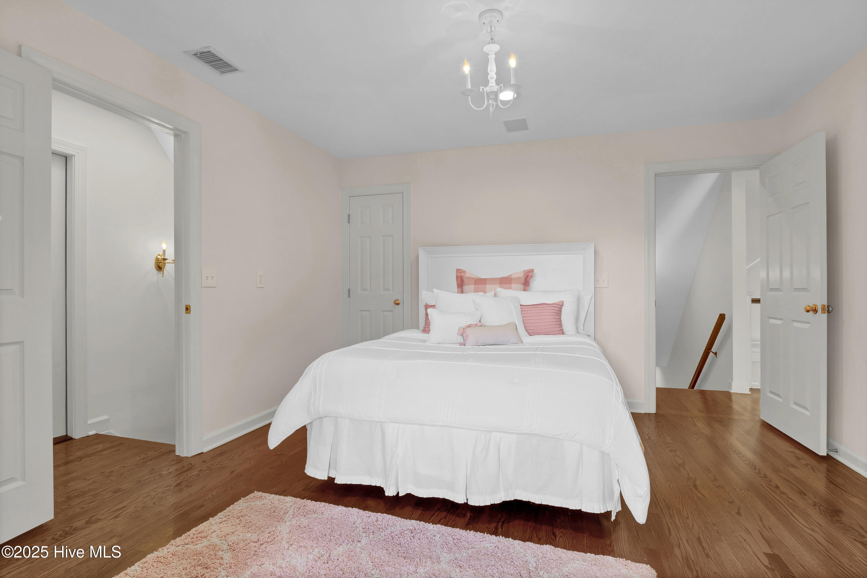 100541341 | Photo 45