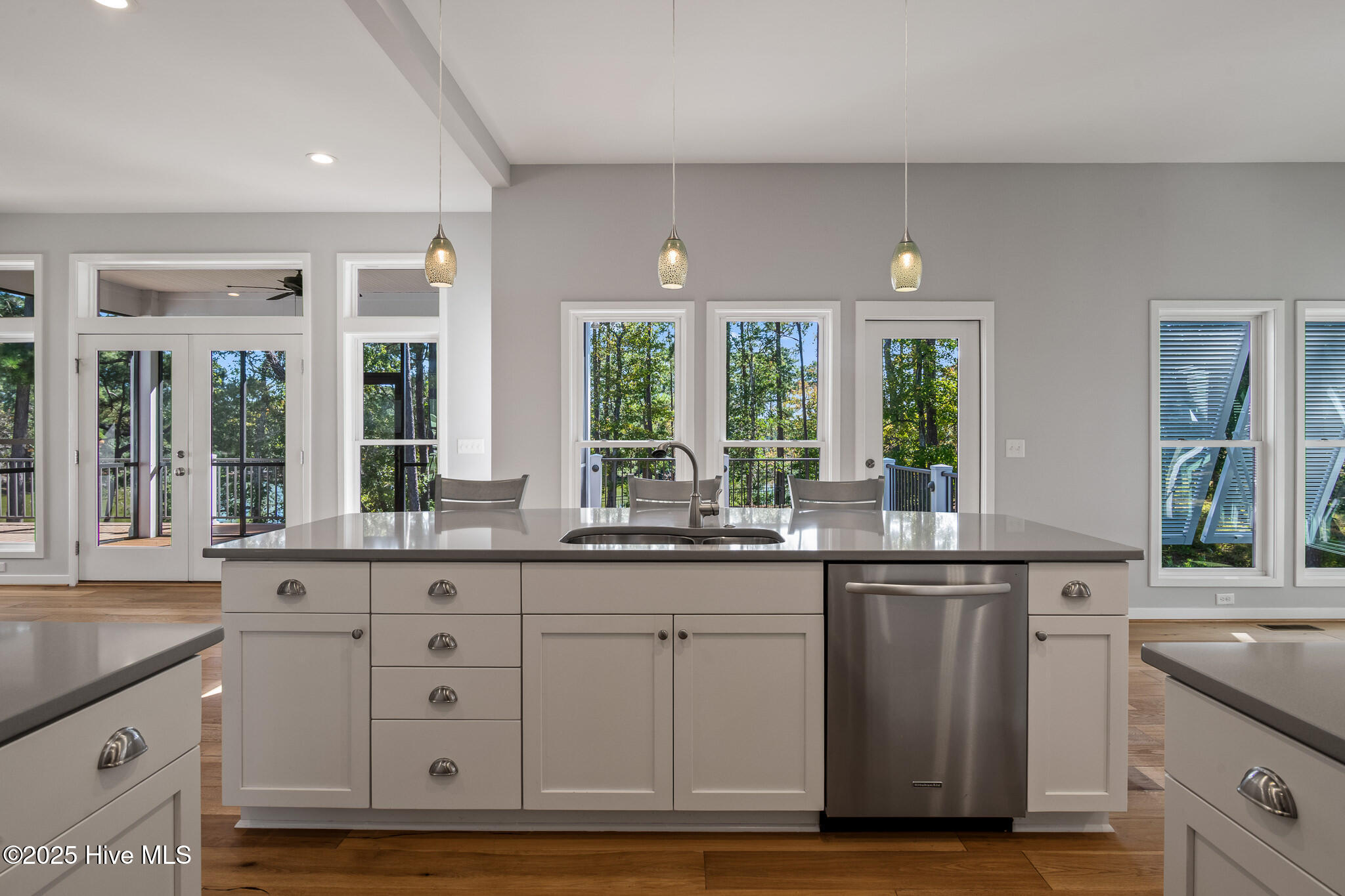 100540412 | Photo 29