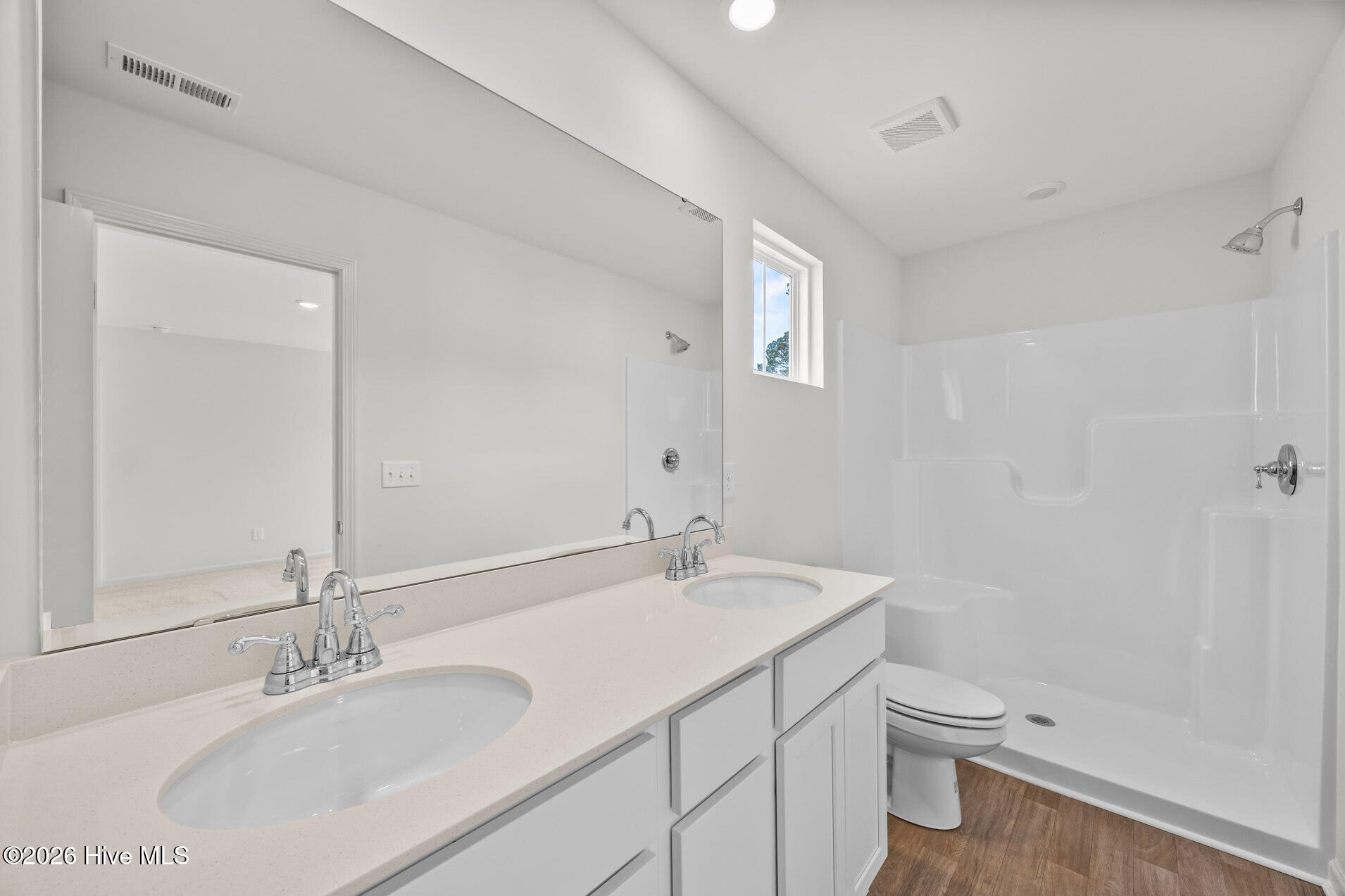 100558289 | Photo 14