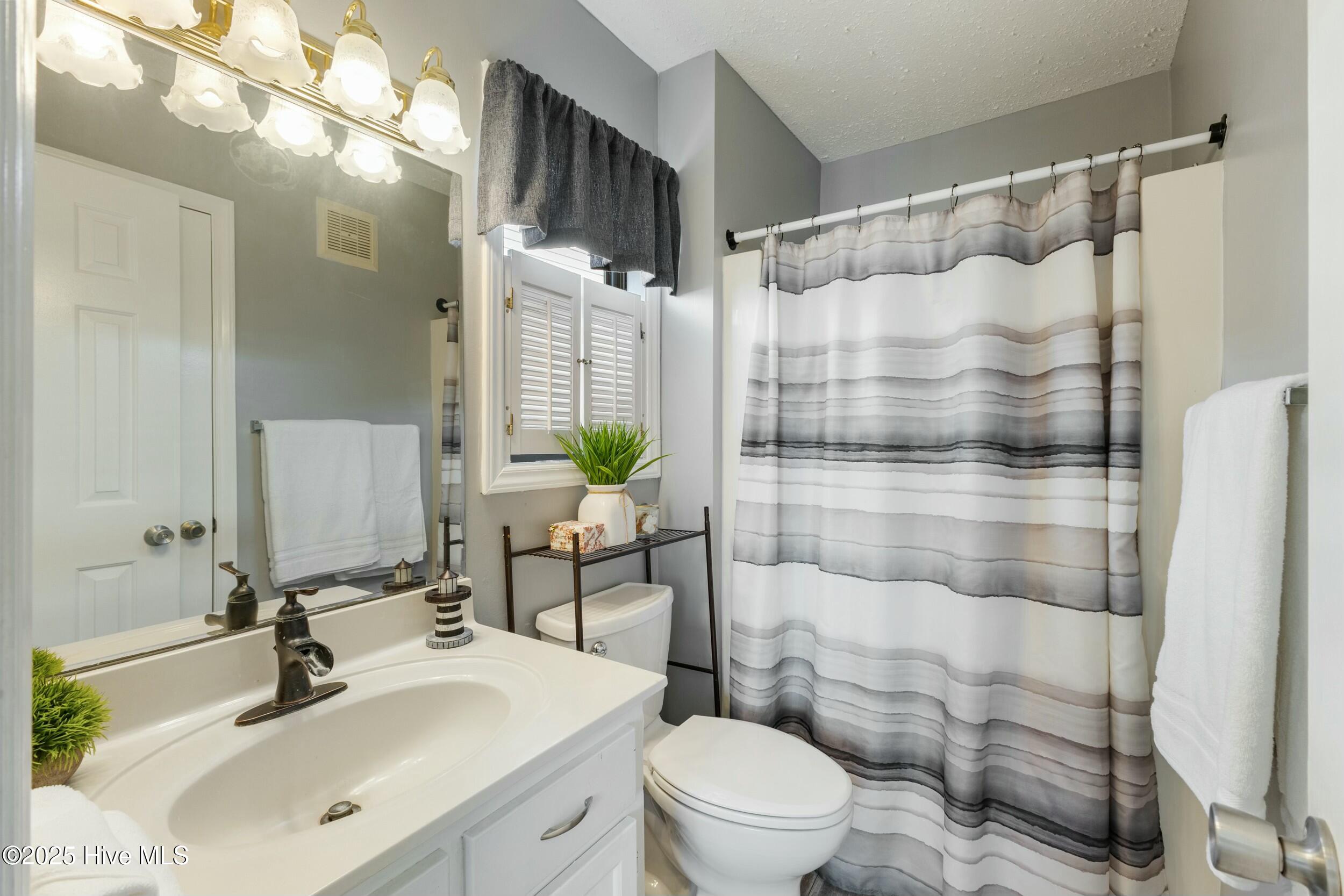 100553137 | Photo 14