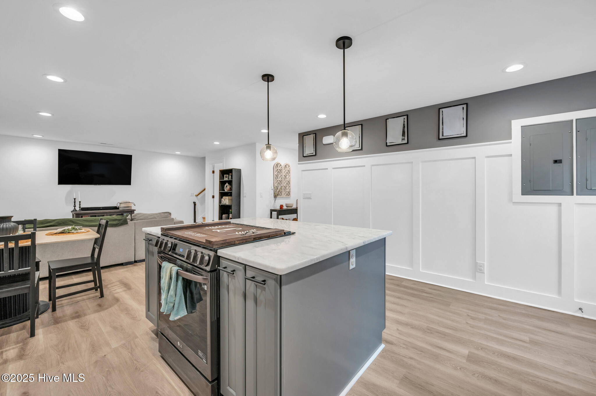 100494637 | Photo 72