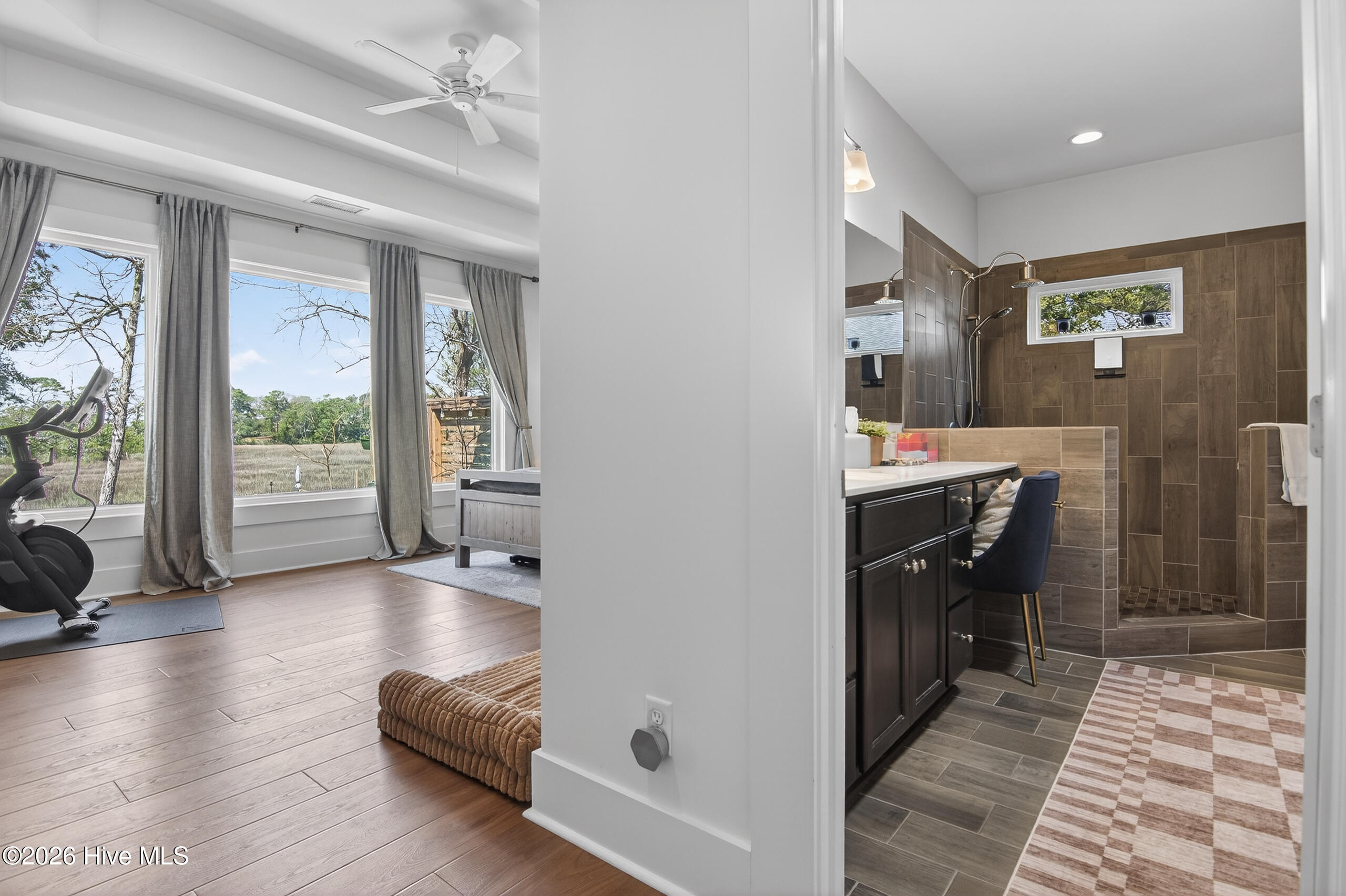 100565321 | Photo 41