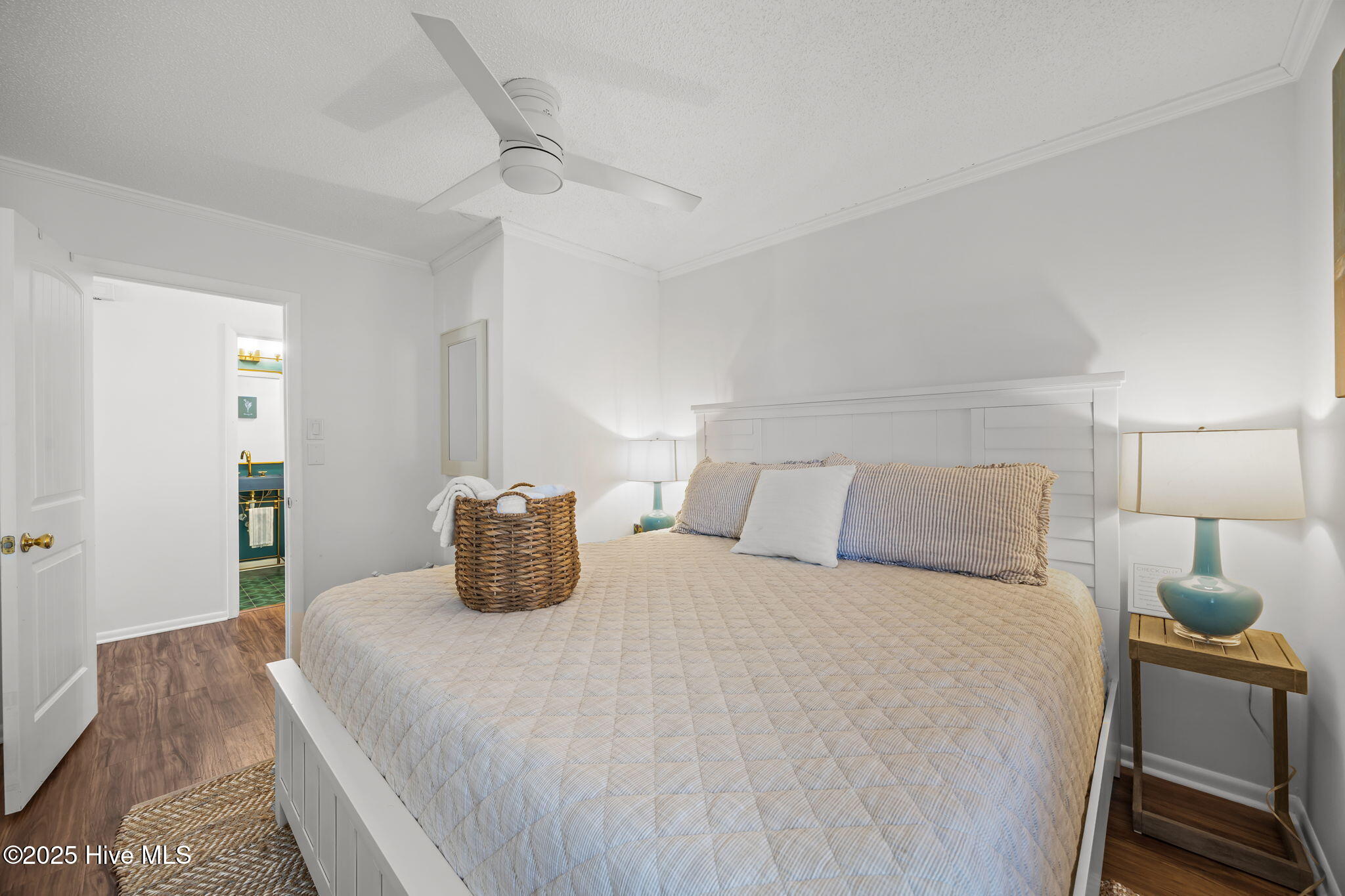 100545824 | Photo 23