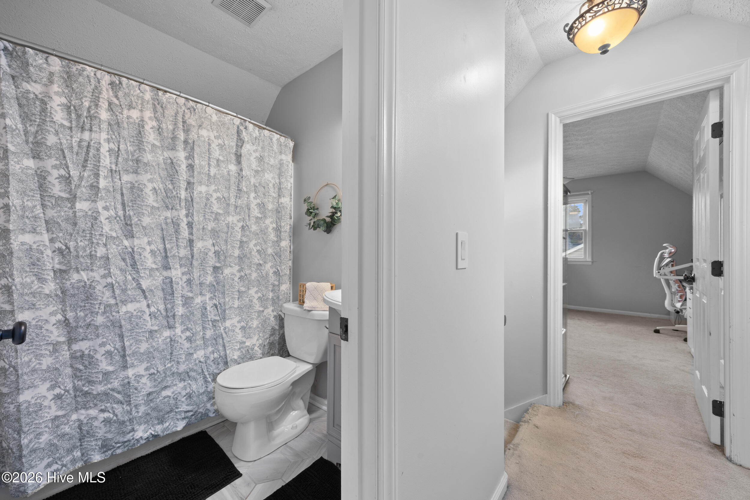 100547989 | Photo 24